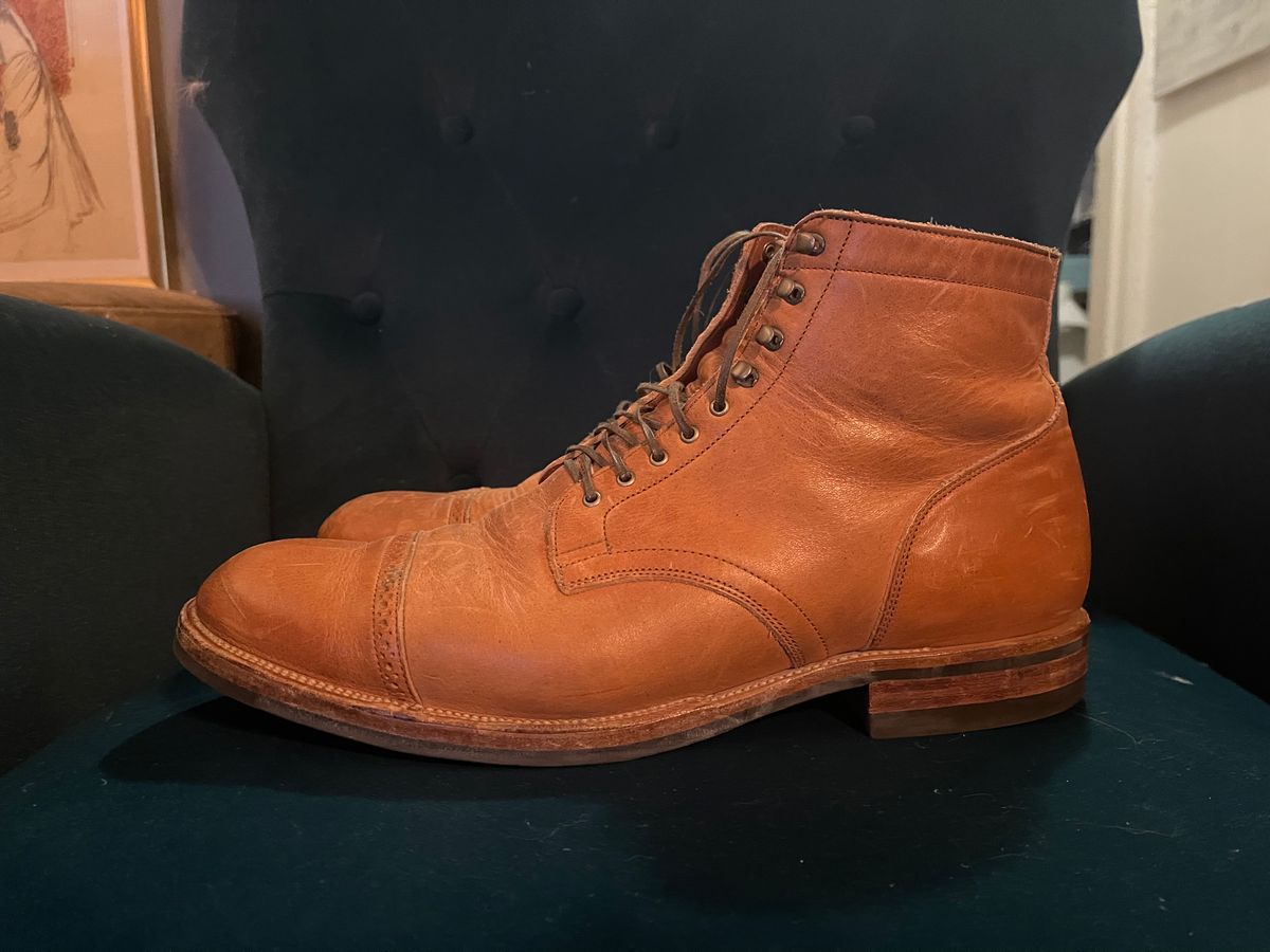 Photo by canary on February 6, 2023 of the Viberg Service Boot BCT in Horween Natural Dublin.