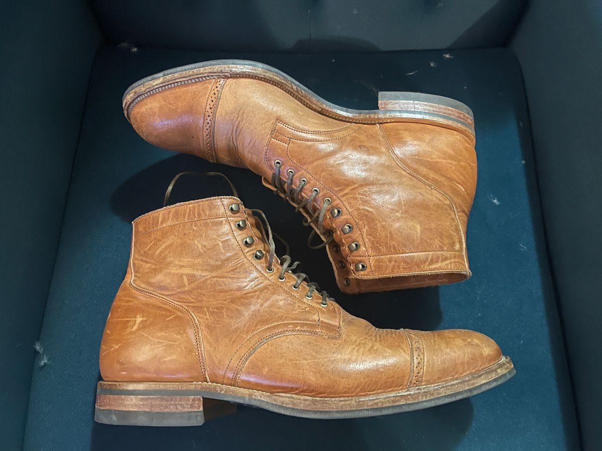Photo by canary on February 6, 2023 of the Viberg Service Boot BCT in Horween Natural Dublin.