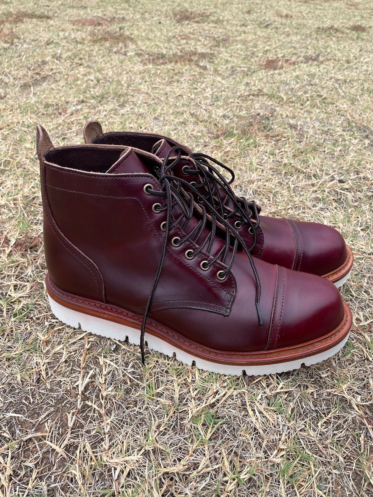 Photo by Jupes1004 on November 1, 2022 of the Allen Edmonds Unlisted Model in Horween Color 8 Chromexcel.