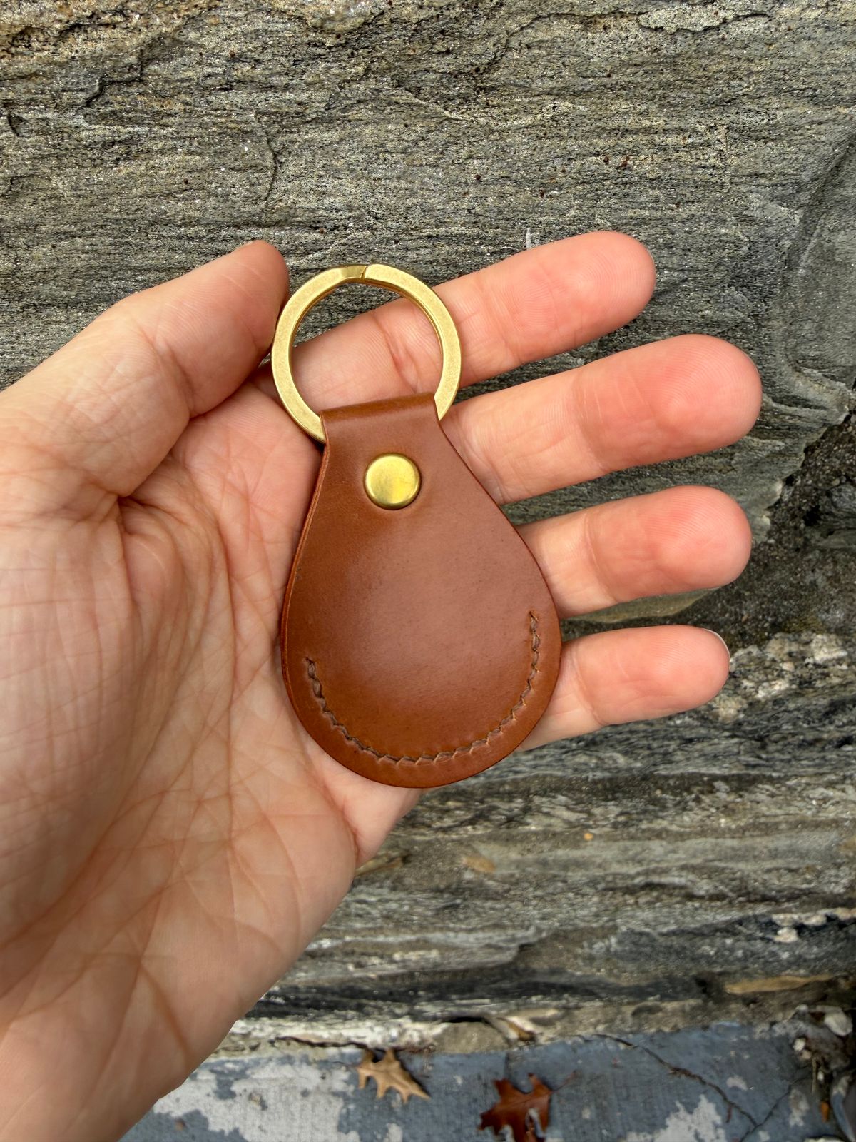 Photo by heroyjenkins on September 30, 2025 of the Titletown Goods Airtag Keychain in Horween Bourbon Shell Cordovan.
