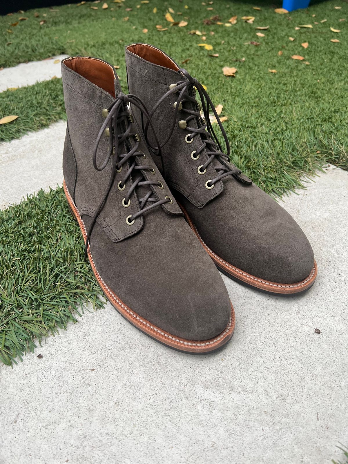 Photo by heroyjenkins on October 1, 2024 of the Grant Stone Diesel Boot in C.F. Stead Loden Janus Calf Suede.
