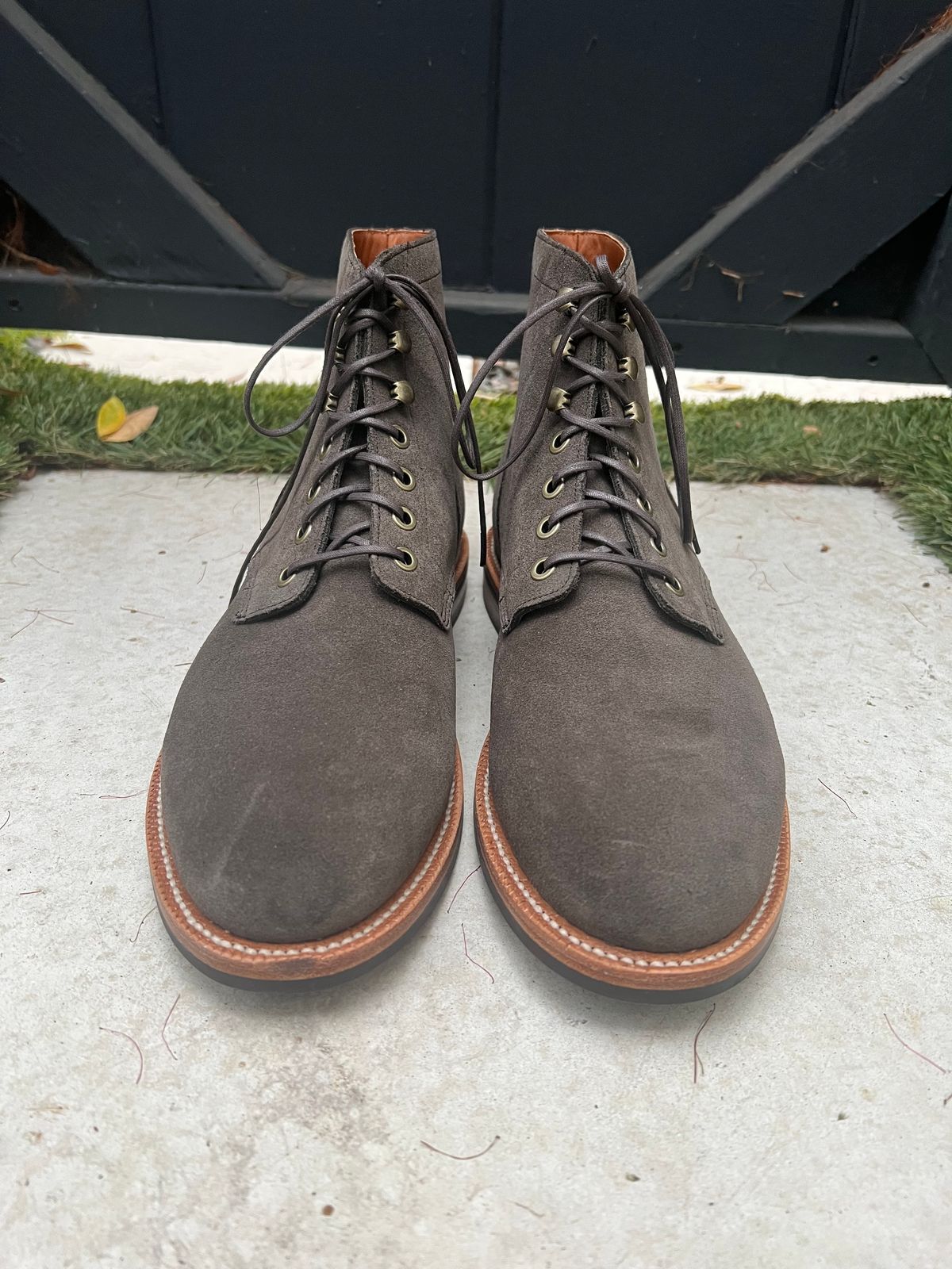 Photo by heroyjenkins on October 1, 2024 of the Grant Stone Diesel Boot in C.F. Stead Loden Janus Calf Suede.