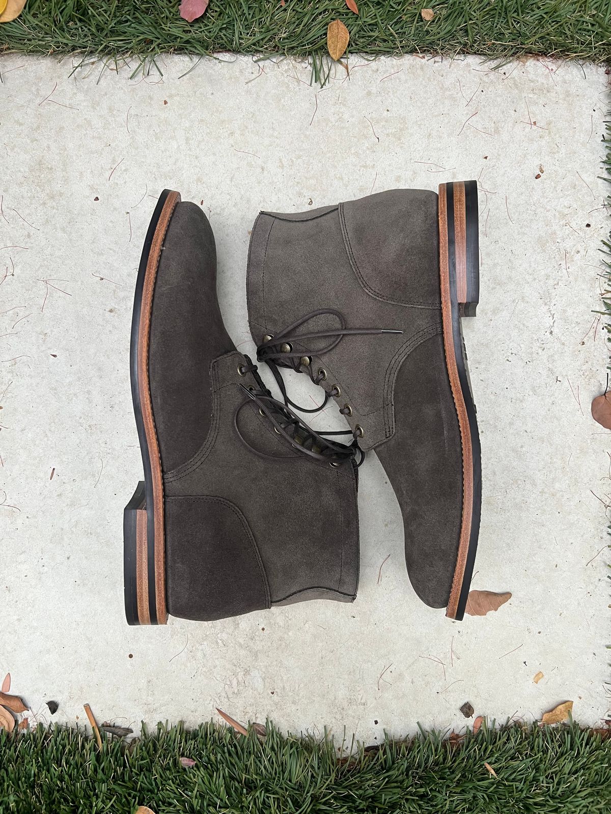Photo by heroyjenkins on October 1, 2024 of the Grant Stone Diesel Boot in C.F. Stead Loden Janus Calf Suede.