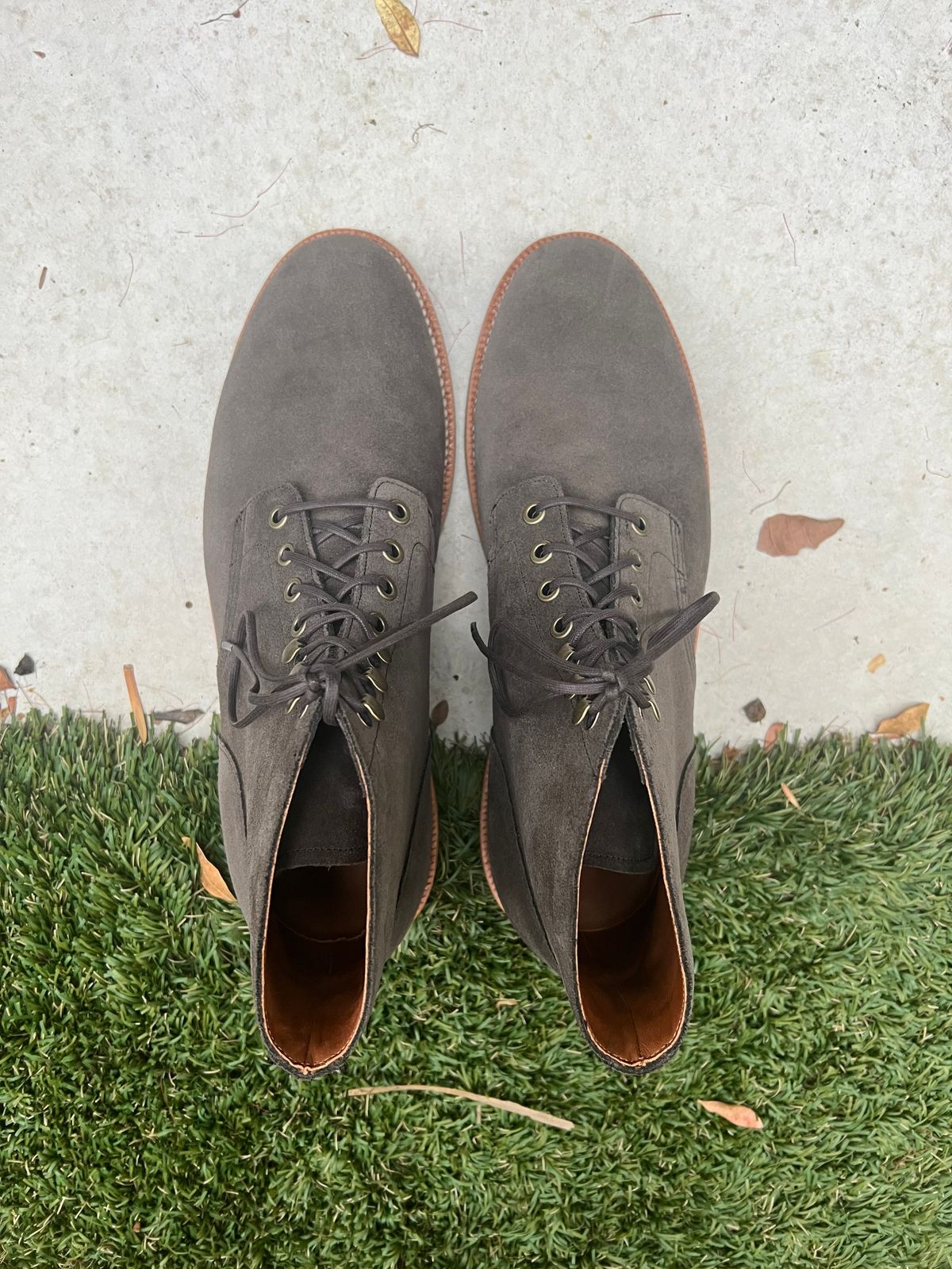 Photo by heroyjenkins on October 1, 2024 of the Grant Stone Diesel Boot in C.F. Stead Loden Janus Calf Suede.
