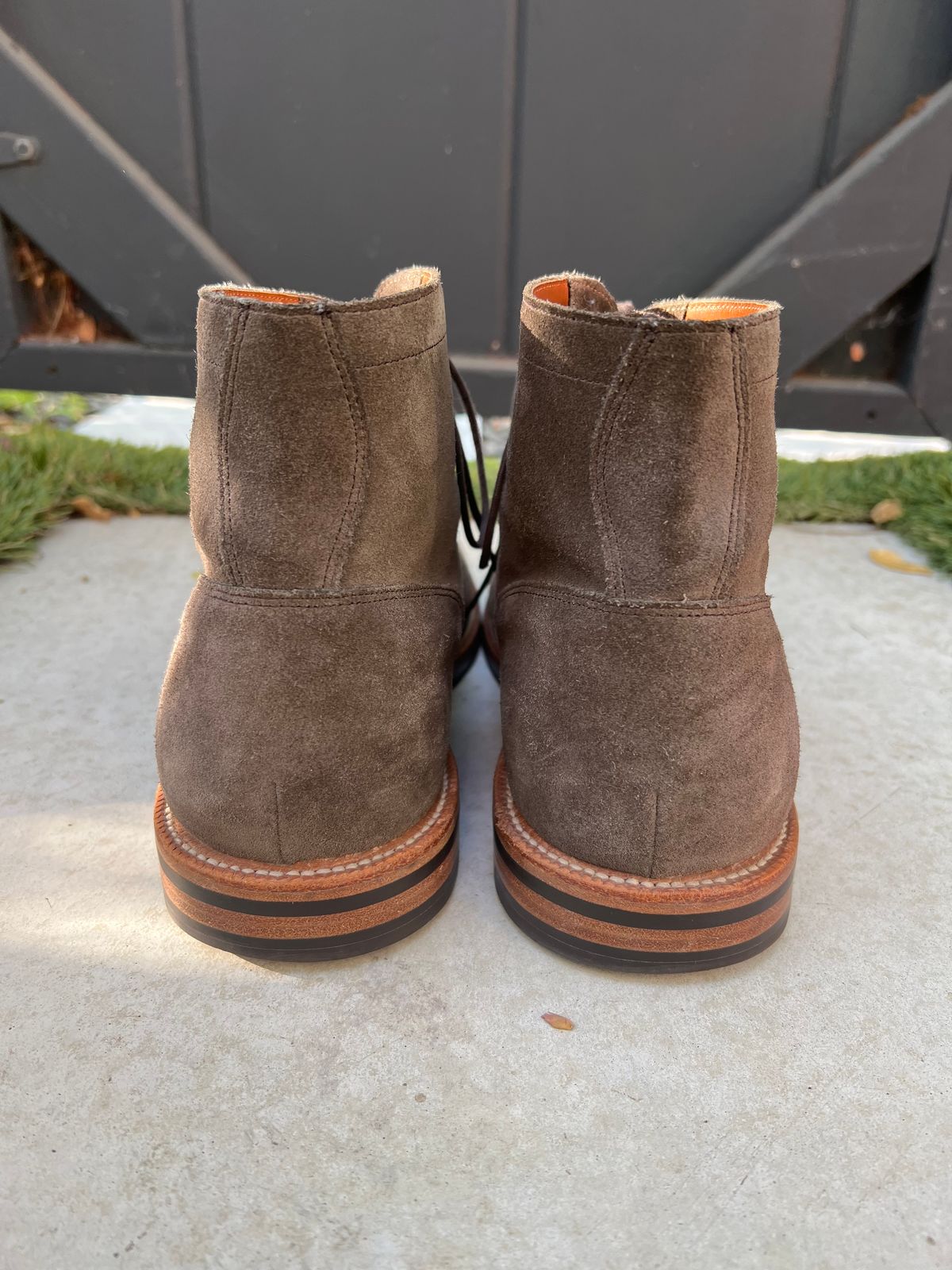 Photo by heroyjenkins on November 1, 2024 of the Grant Stone Diesel Boot in C.F. Stead Loden Janus Calf Suede.