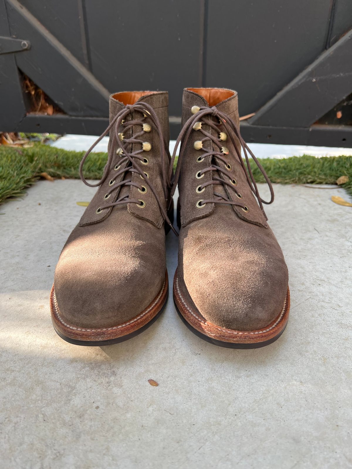 Photo by heroyjenkins on November 1, 2024 of the Grant Stone Diesel Boot in C.F. Stead Loden Janus Calf Suede.