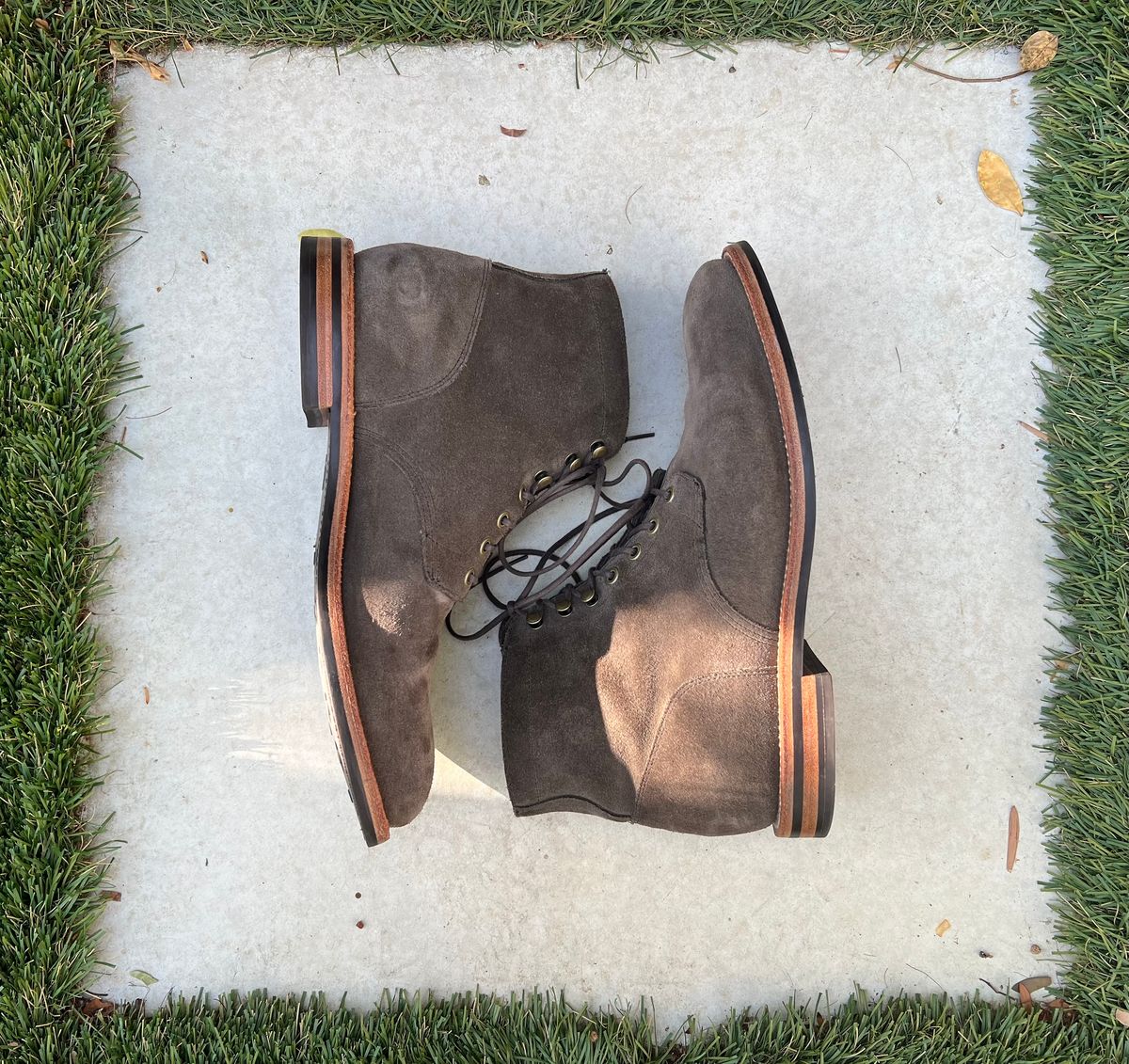 Photo by heroyjenkins on November 1, 2024 of the Grant Stone Diesel Boot in C.F. Stead Loden Janus Calf Suede.