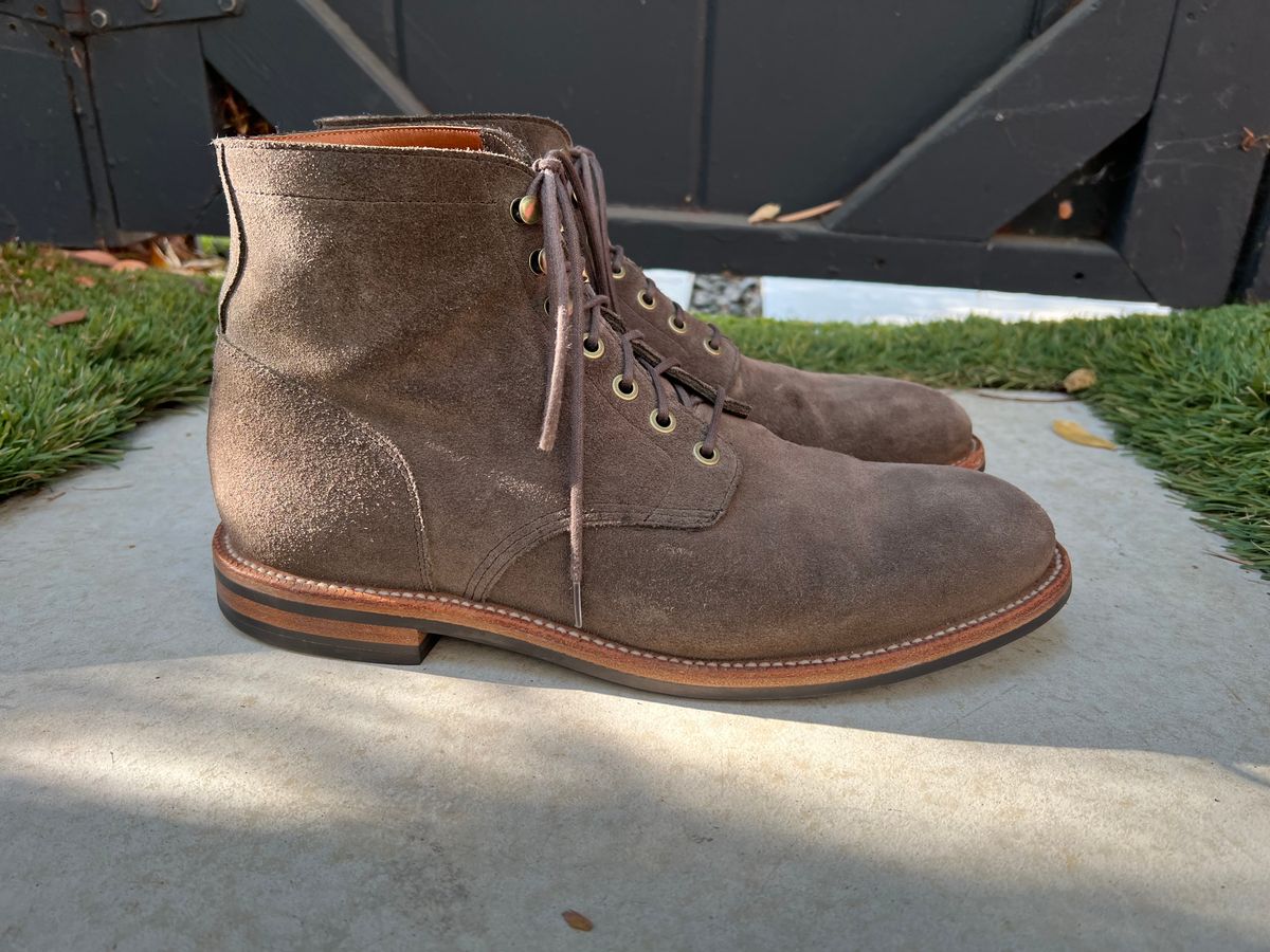 Photo by heroyjenkins on November 1, 2024 of the Grant Stone Diesel Boot in C.F. Stead Loden Janus Calf Suede.