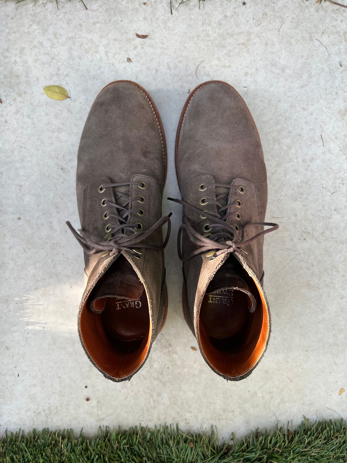 Photo by heroyjenkins on November 1, 2024 of the Grant Stone Diesel Boot in C.F. Stead Loden Janus Calf Suede.