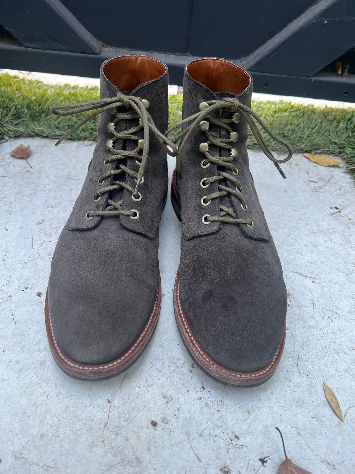 Photo by heroyjenkins on December 1, 2024 of the Grant Stone Diesel Boot in C.F. Stead Loden Janus Calf Suede.