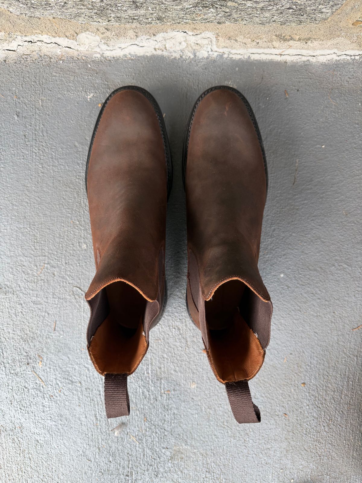 Photo by heroyjenkins on September 30, 2025 of the Bridlen Chelsea Boot in C.F. Stead Brown Waxy Commander.