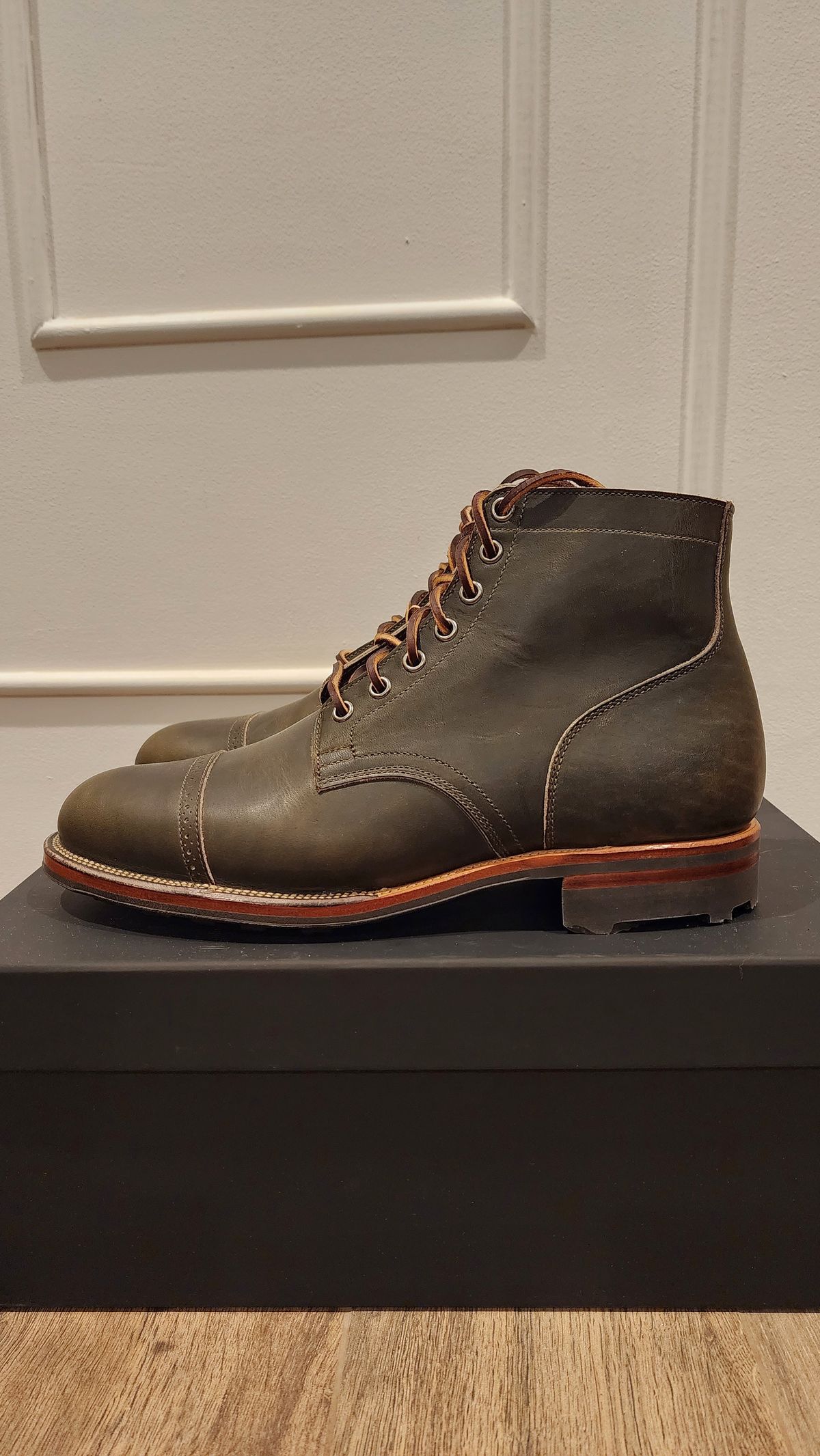 Photo by jranders52 on October 2, 2022 of the Viberg Service Boot BCT in Horween Olive Chromepak.