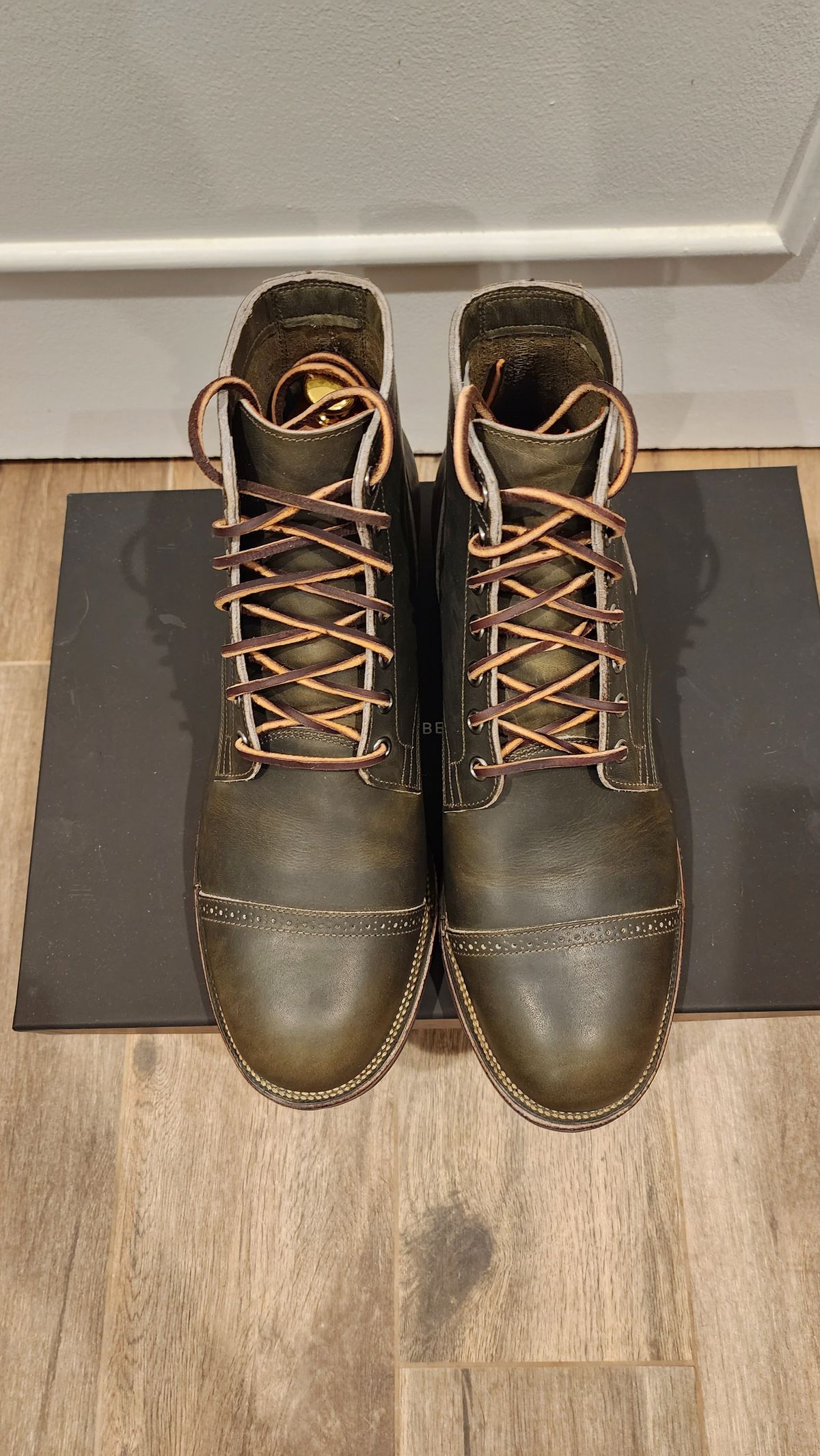 Photo by jranders52 on October 2, 2022 of the Viberg Service Boot BCT in Horween Olive Chromepak.