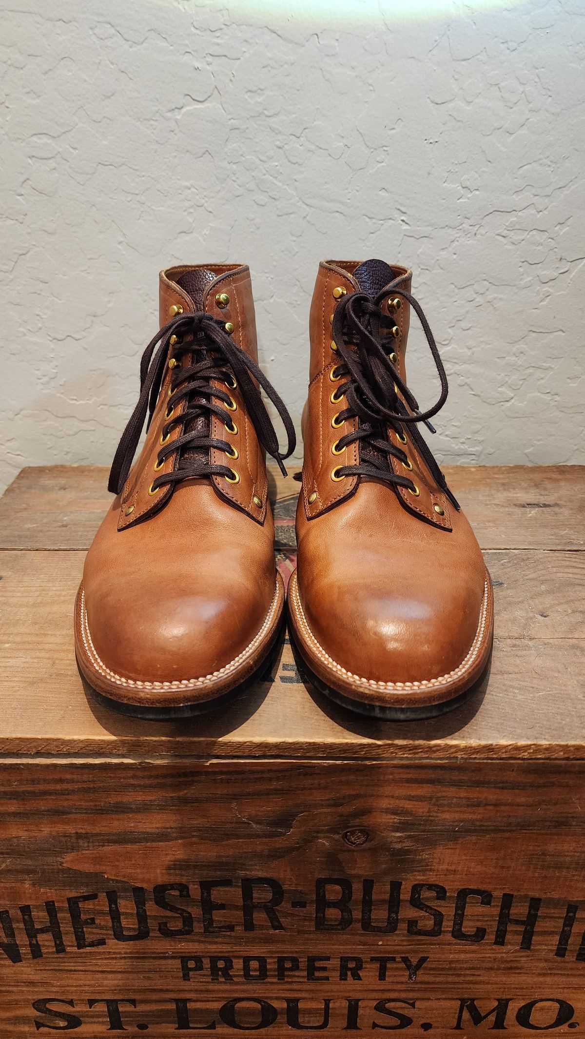 Photo by jranders52 on November 3, 2023 of the Iron Boots x Østmo Type 1 in Maryam Light Brown Washed Horsehide.