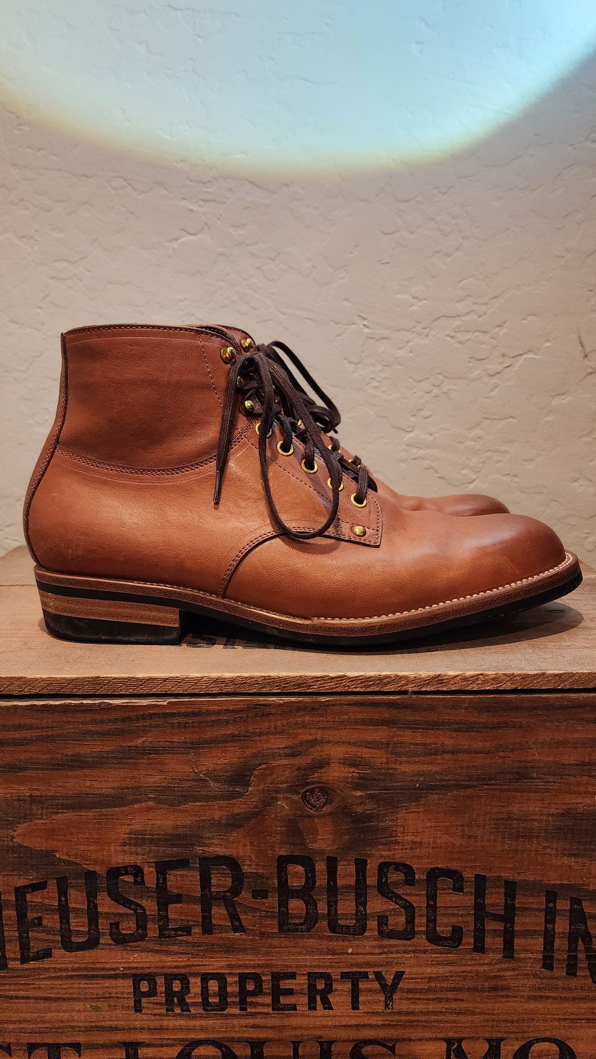 Photo by jranders52 on November 3, 2023 of the Iron Boots x Østmo Type 1 in Maryam Light Brown Washed Horsehide.