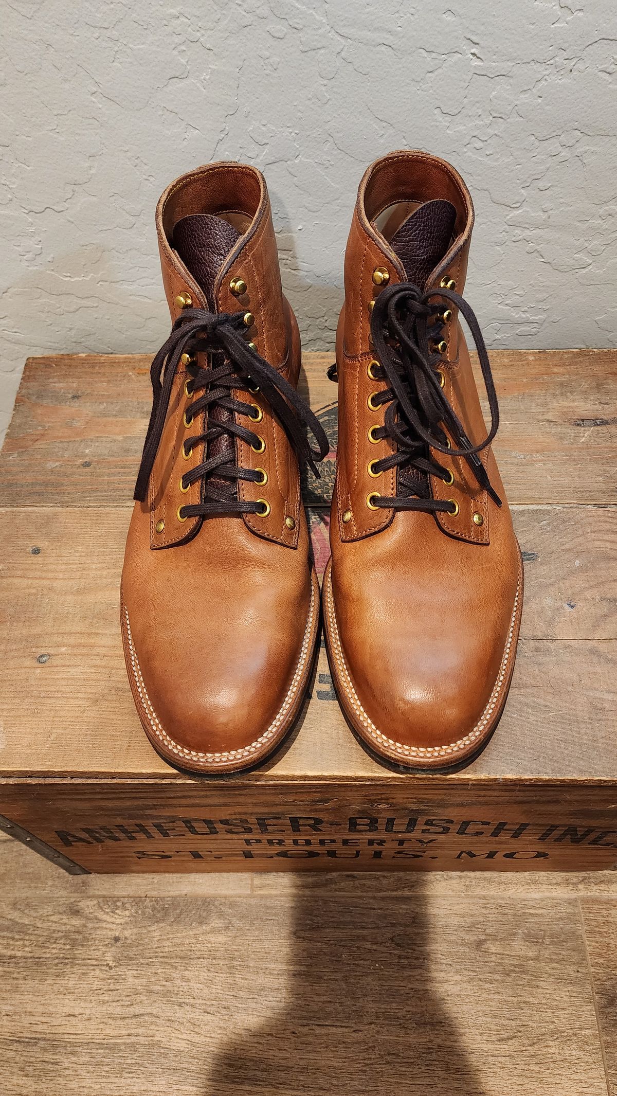 Photo by jranders52 on November 3, 2023 of the Iron Boots x Østmo Type 1 in Maryam Light Brown Washed Horsehide.
