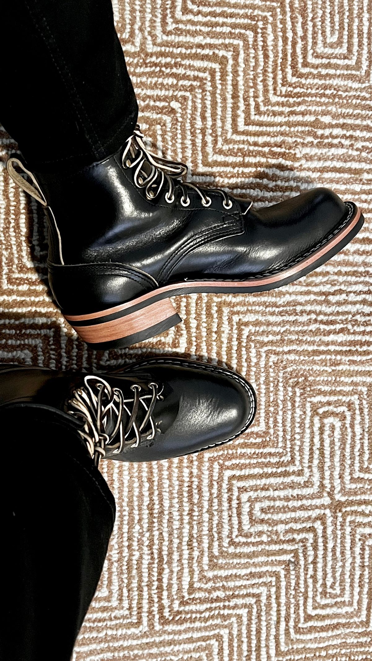 Photo by ManuelToledo on December 21, 2023 of the Nicks Robert in Horween Chromexcel Overdyed Black.