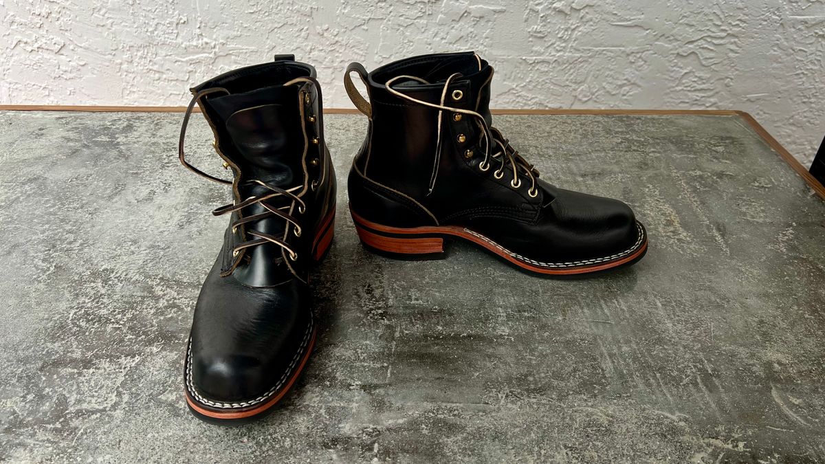 Photo by ManuelToledo on December 23, 2023 of the Nicks Robert in Horween Chromexcel Overdyed Black.