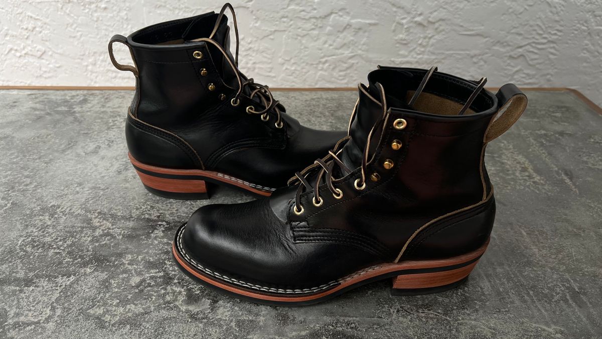 Photo by ManuelToledo on December 22, 2023 of the Nicks Robert in Horween Chromexcel Overdyed Black.