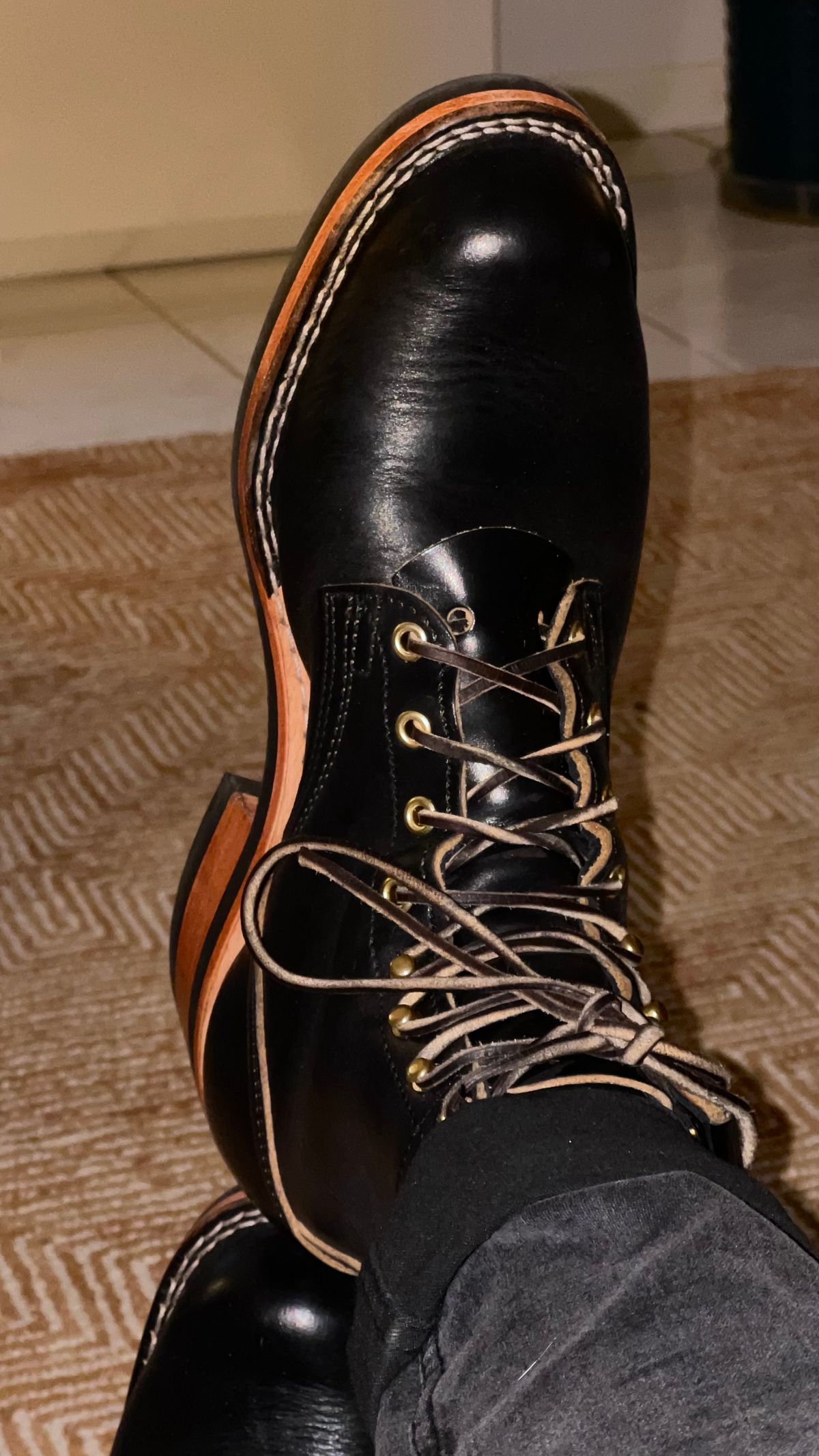 Photo by ManuelToledo on January 8, 2024 of the Nicks Robert in Horween Chromexcel Overdyed Black.