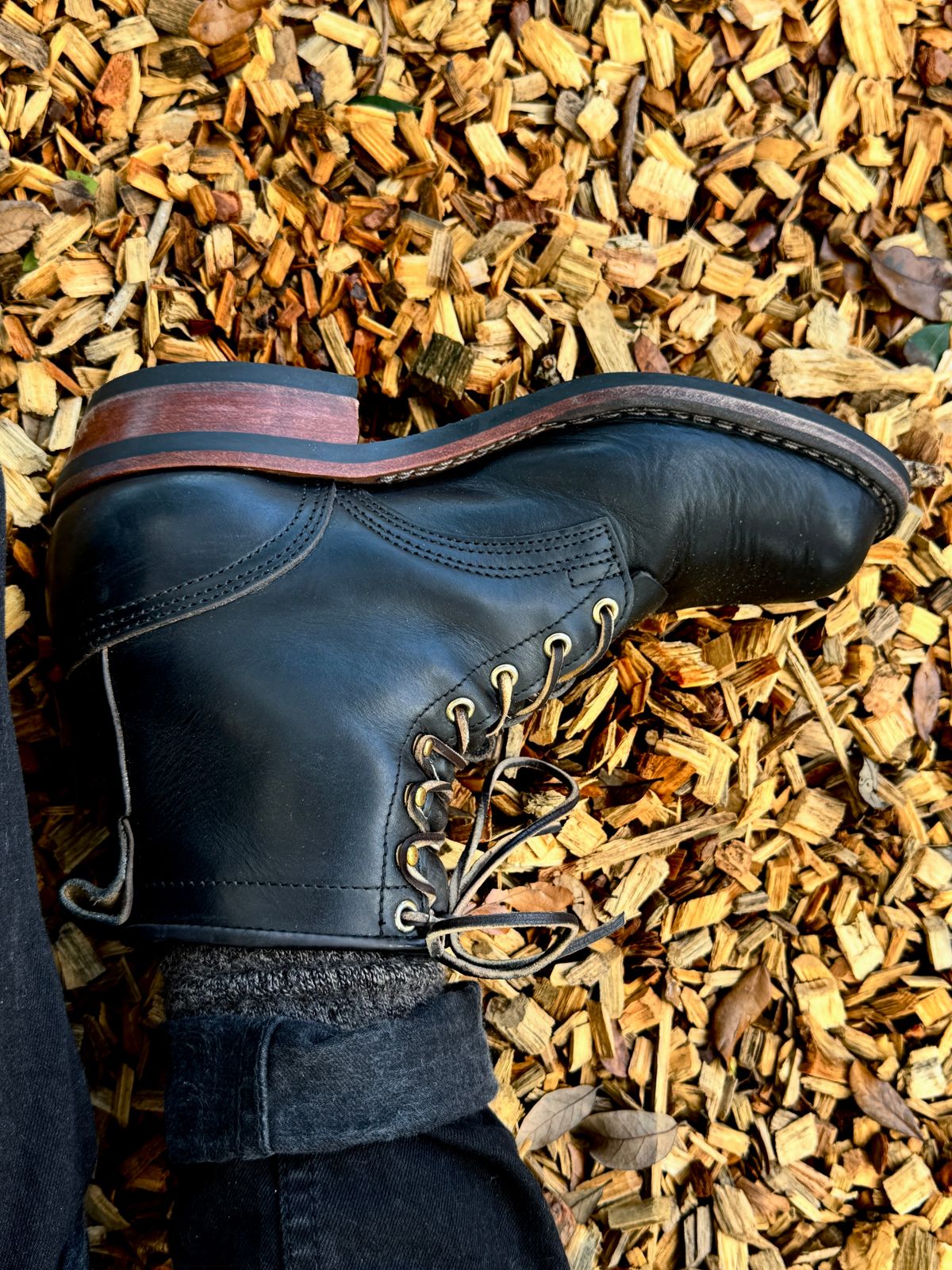 Photo by ManuelToledo on January 25, 2025 of the Nicks Robert in Horween Chromexcel Overdyed Black.