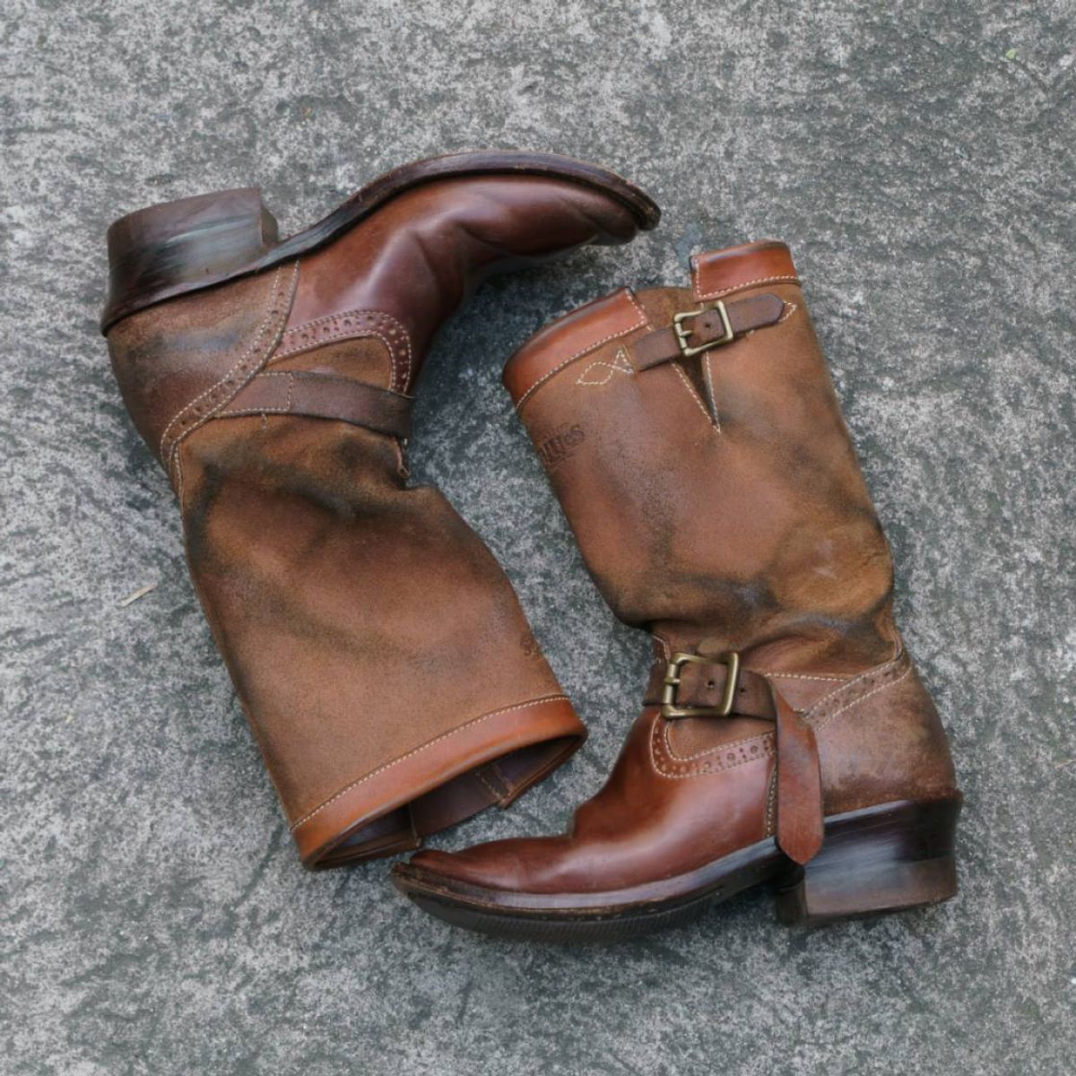 Photo by William on March 3, 2026 of the Willie's Handmade Boots Engineer Boots in Maryam Natural Waxed Reverse Horsebutt.