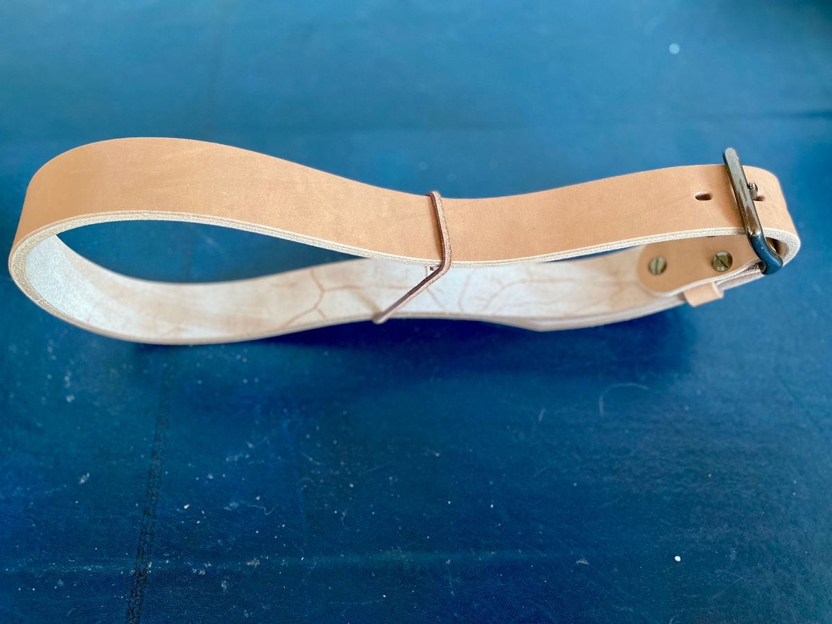 Photo by willmac on October 2, 2025 of the Carmine jack Oak Bark Bridle Belt in J&FJ Baker Natural Oak Bark Tanned Harness.