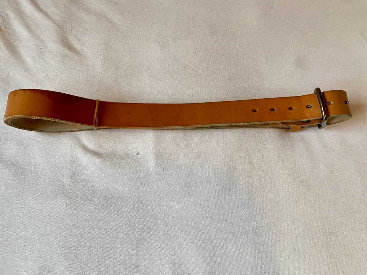 Photo by willmac on December 5, 2025 of the Carmine jack Oak Bark Bridle Belt in J&FJ Baker Natural Oak Bark Tanned Harness.