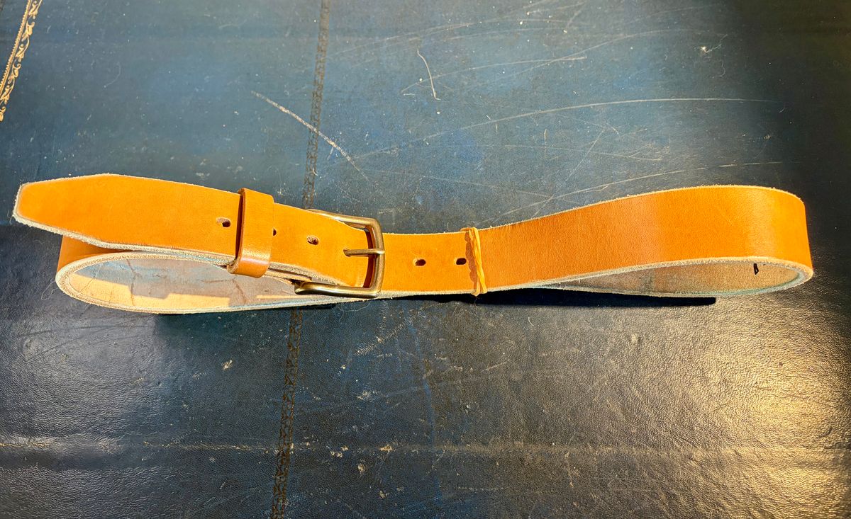 Photo by willmac on January 4, 2026 of the Carmine jack Oak Bark Bridle Belt in J&FJ Baker Natural Oak Bark Tanned Harness.