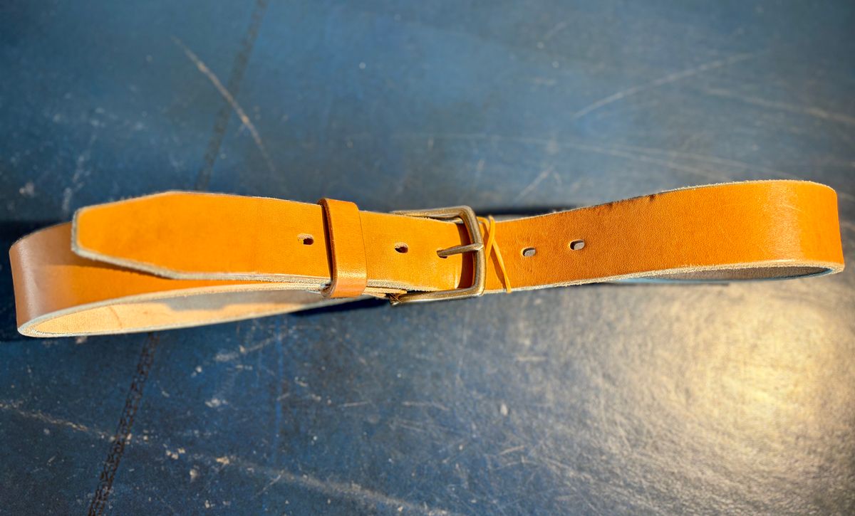 Photo by willmac on February 1, 2026 of the Carmine jack Oak Bark Bridle Belt in J&FJ Baker Natural Oak Bark Tanned Harness.