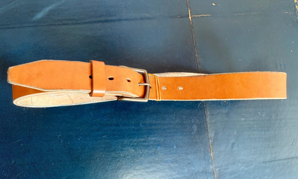 Photo by willmac on March 4, 2026 of the Carmine jack Oak Bark Bridle Belt in J&FJ Baker Natural Oak Bark Tanned Harness.