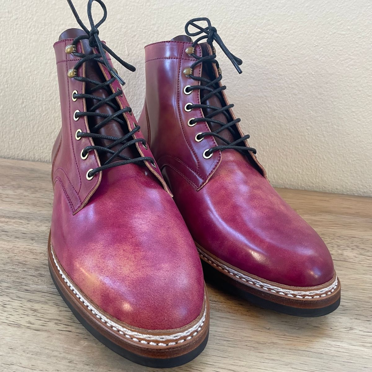 Photo by bootsinbend on October 4, 2023 of the Junkard SC Plain Toe in Rocado Ultraviolet Marbled Shell Cordovan.