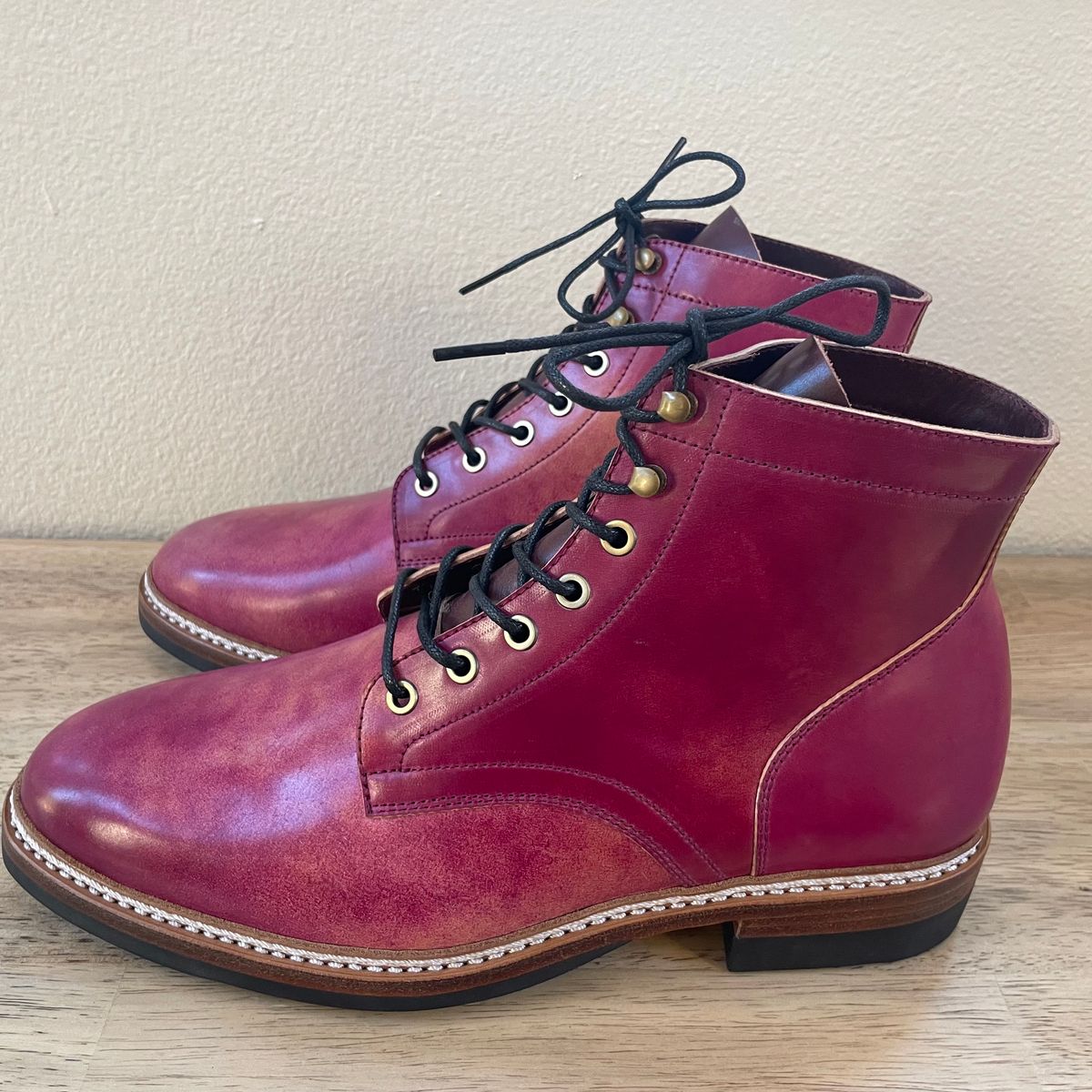 Photo by bootsinbend on October 4, 2023 of the Junkard SC Plain Toe in Rocado Ultraviolet Marbled Shell Cordovan.