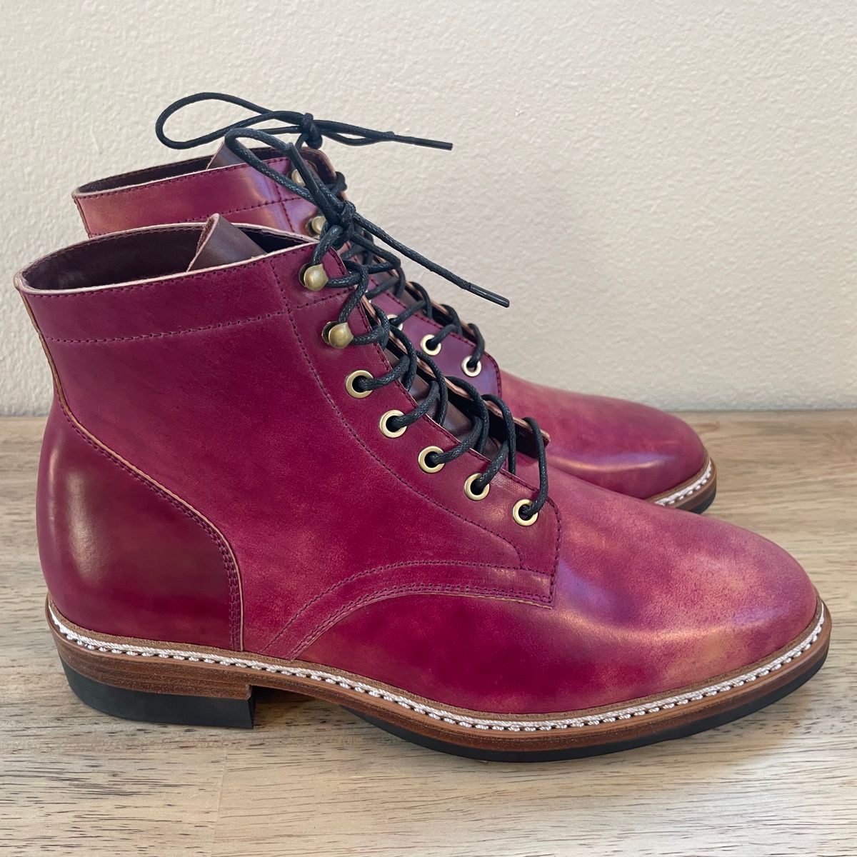 Photo by bootsinbend on October 4, 2023 of the Junkard SC Plain Toe in Rocado Ultraviolet Marbled Shell Cordovan.