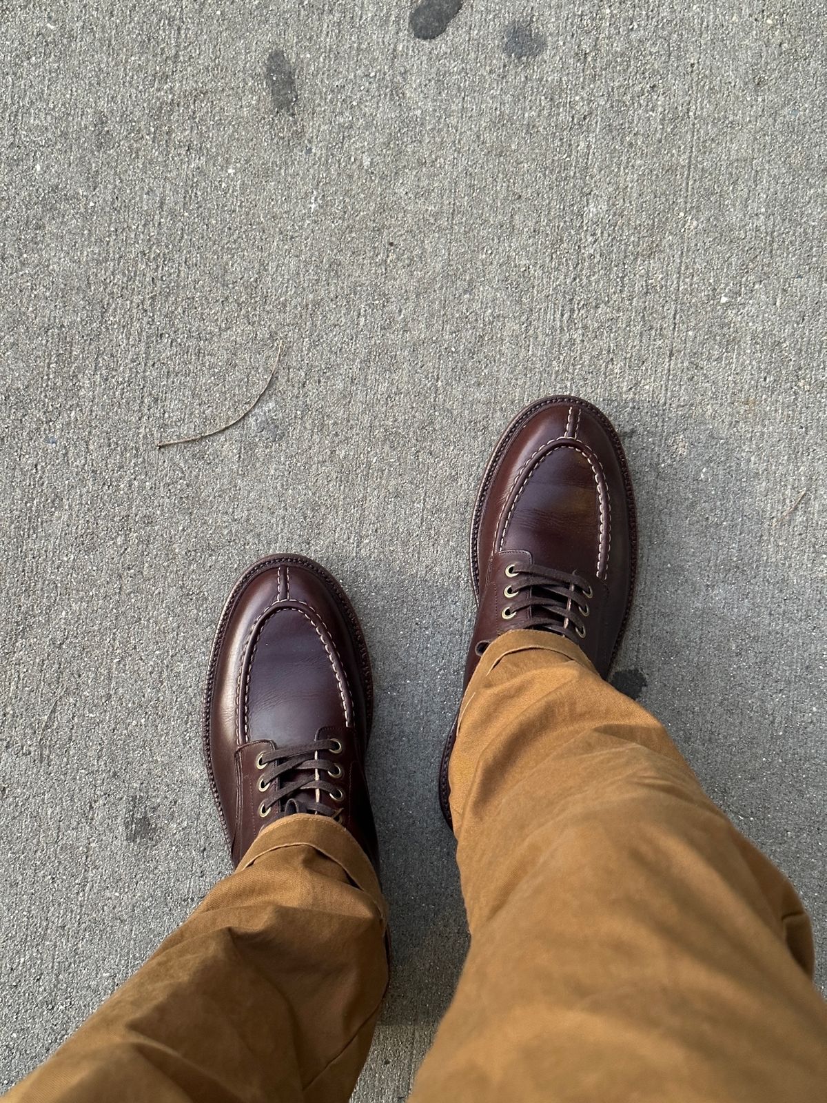 Photo by drivera16 on January 18, 2023 of the Grant Stone Ottawa Boot in Horween Crimson Chromexcel.
