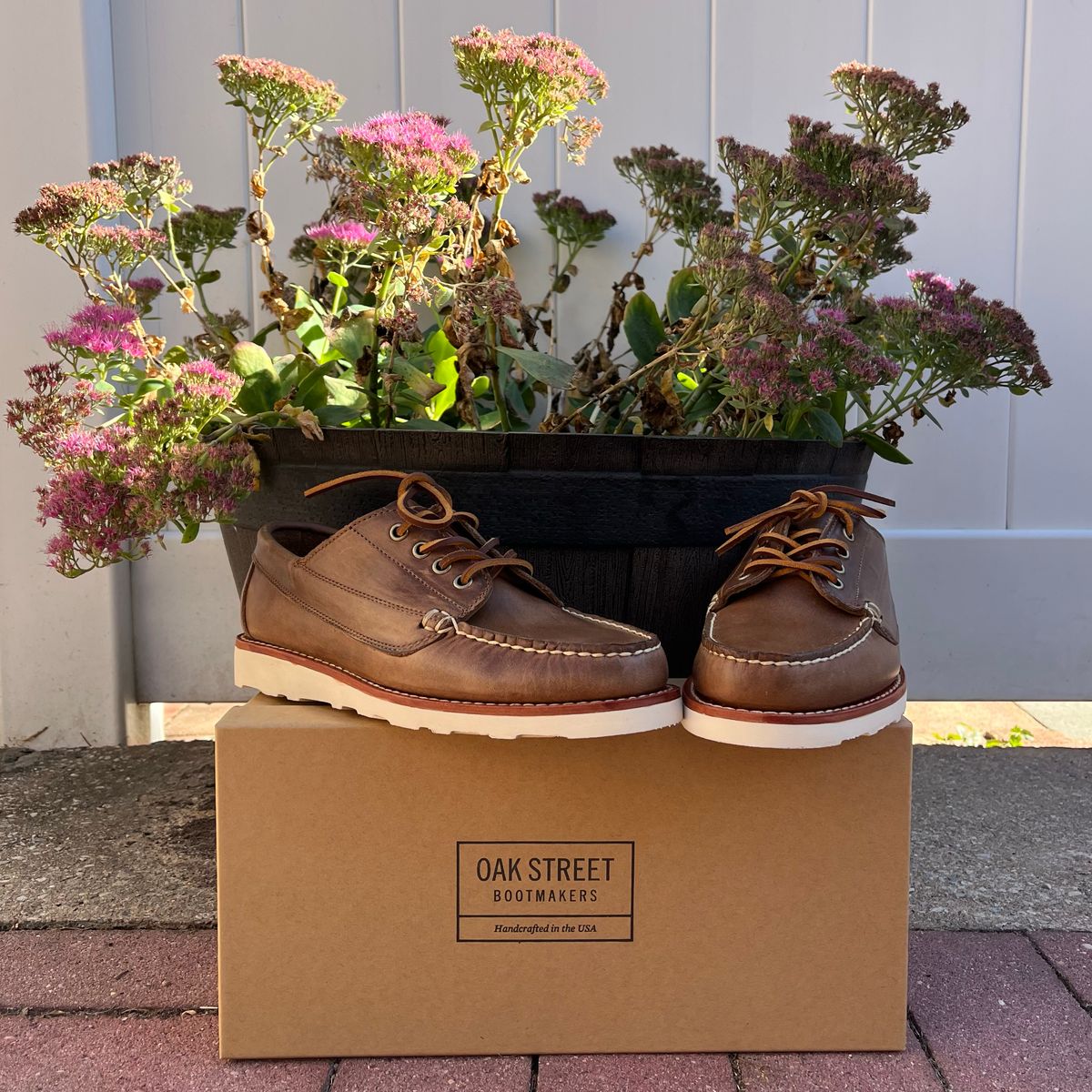 Photo by fading_to_stardust on October 16, 2024 of the Oak Street Bootmakers Trail Oxford in Horween Natural Chromexcel.