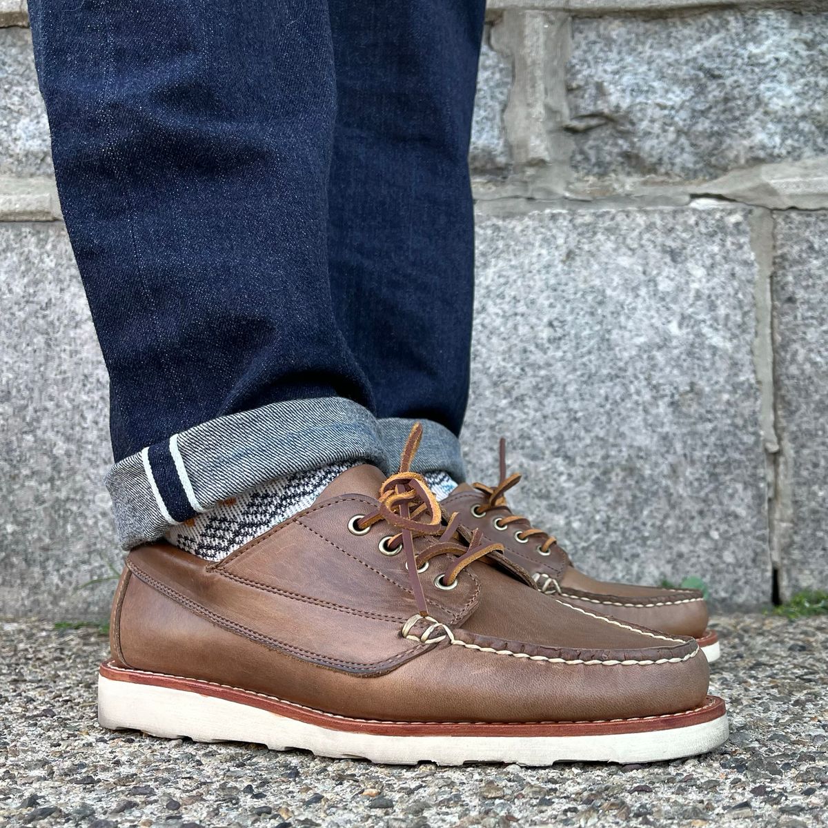 Photo by fading_to_stardust on October 12, 2024 of the Oak Street Bootmakers Trail Oxford in Horween Natural Chromexcel.