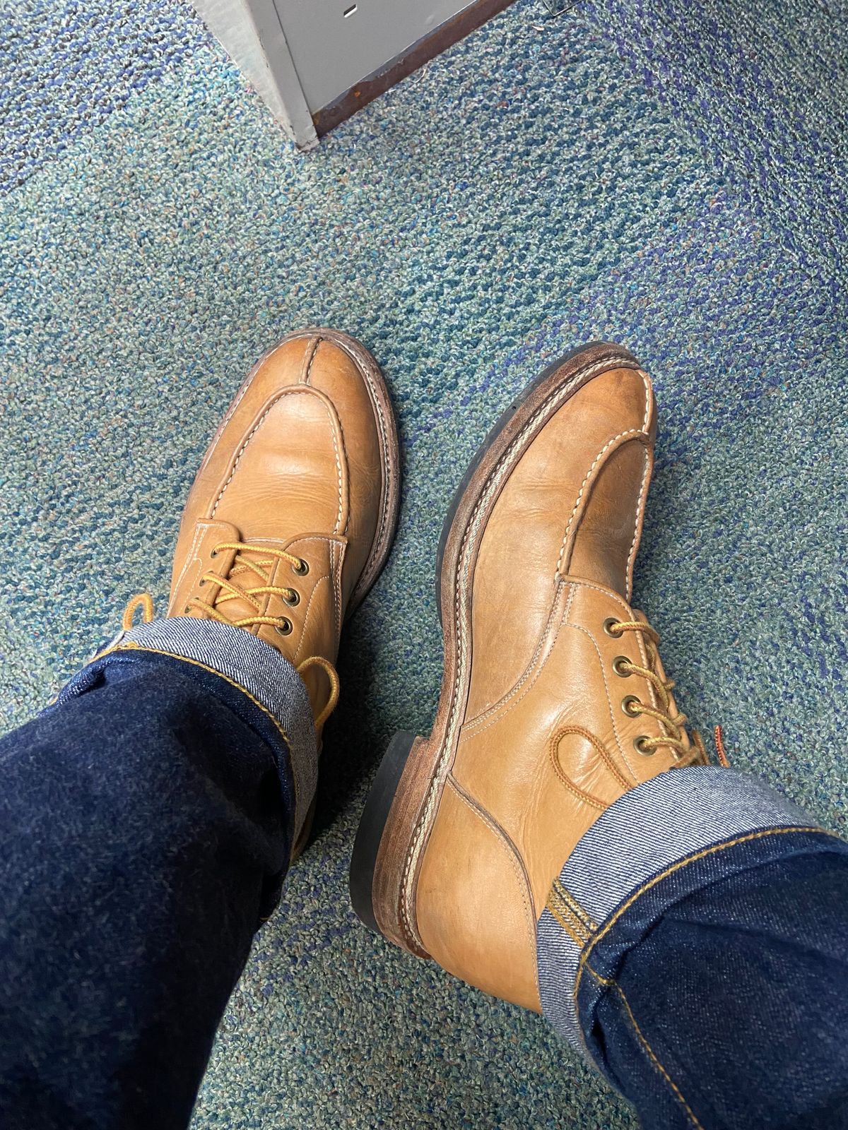 Photo by zanderrose on February 16, 2024 of the Jakkrabbits Field Boots in Unknown Natural Veg Tan.