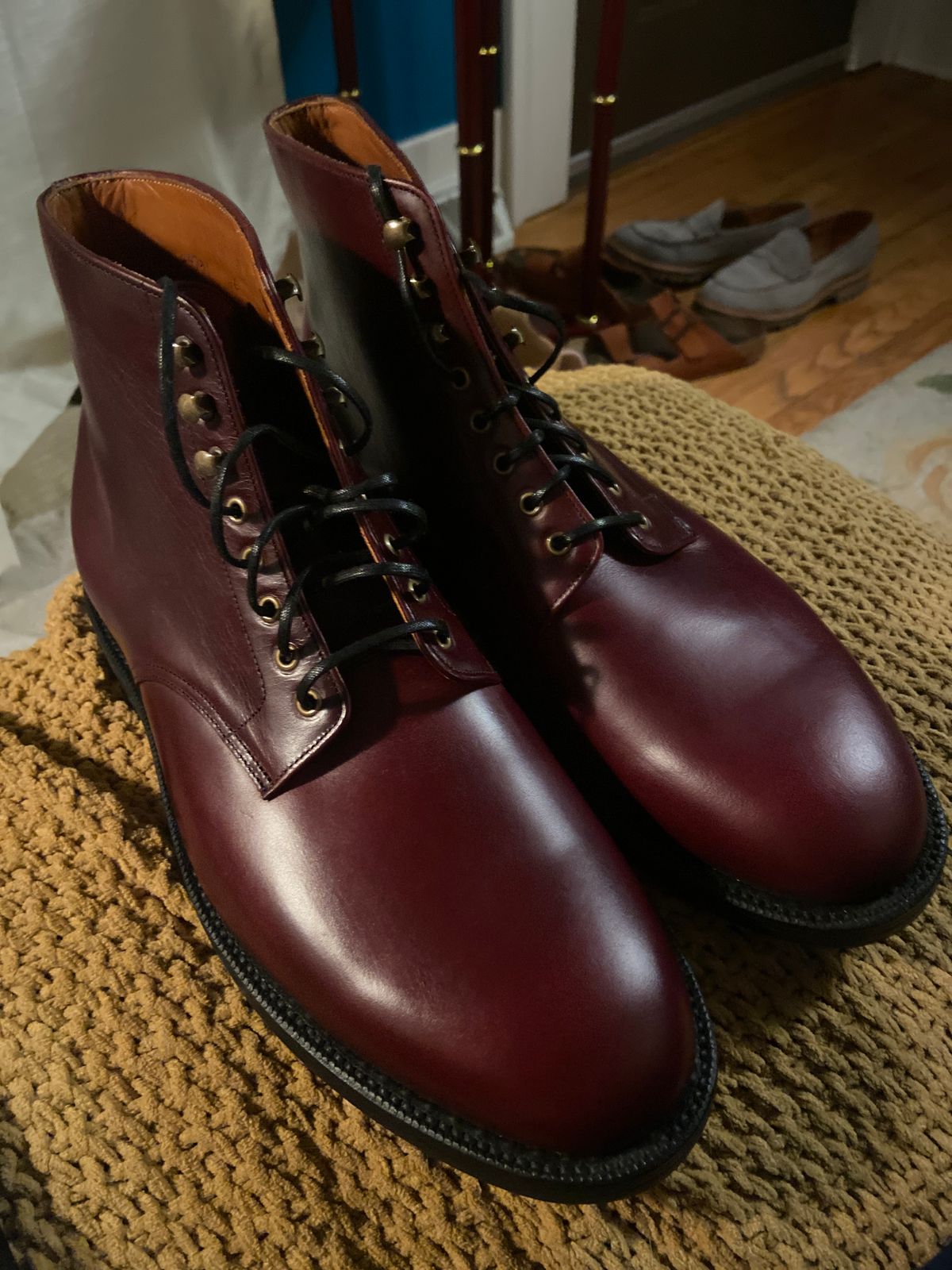 Photo by zanderrose on November 25, 2023 of the Grant Stone Edward Boot in Horween Burgundy Chromexcel.