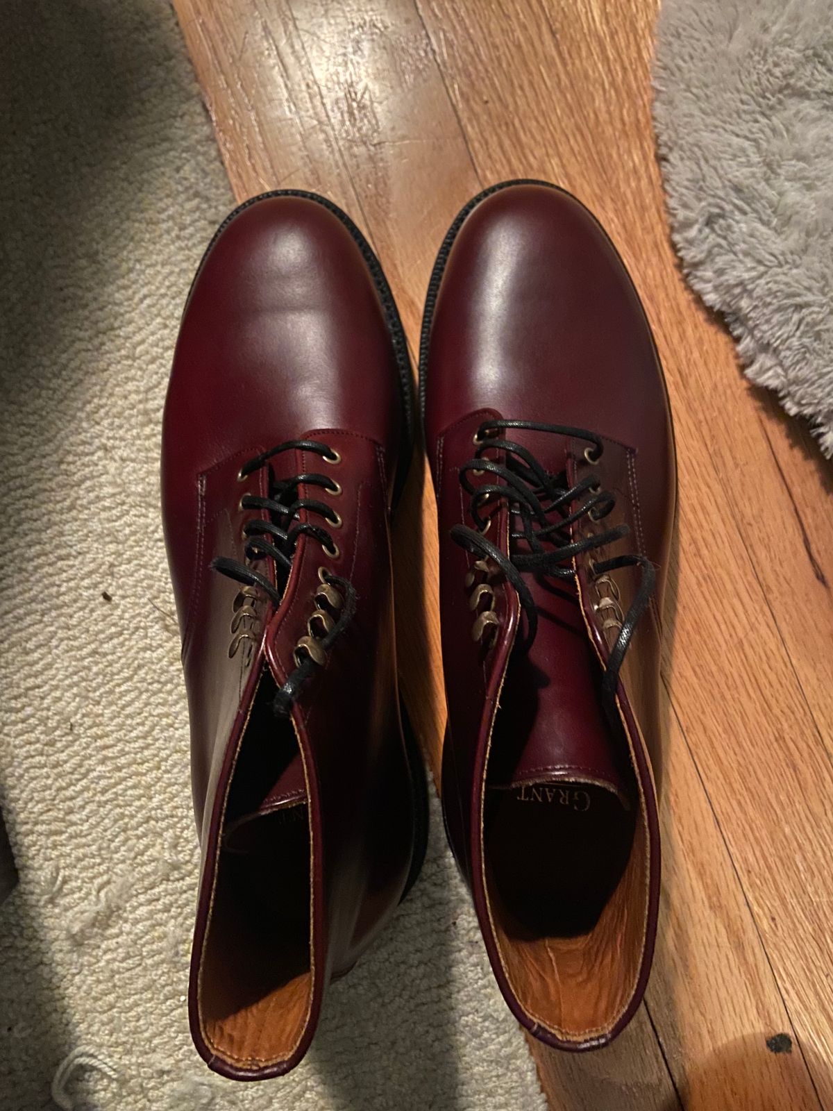 Photo by zanderrose on November 25, 2023 of the Grant Stone Edward Boot in Horween Burgundy Chromexcel.