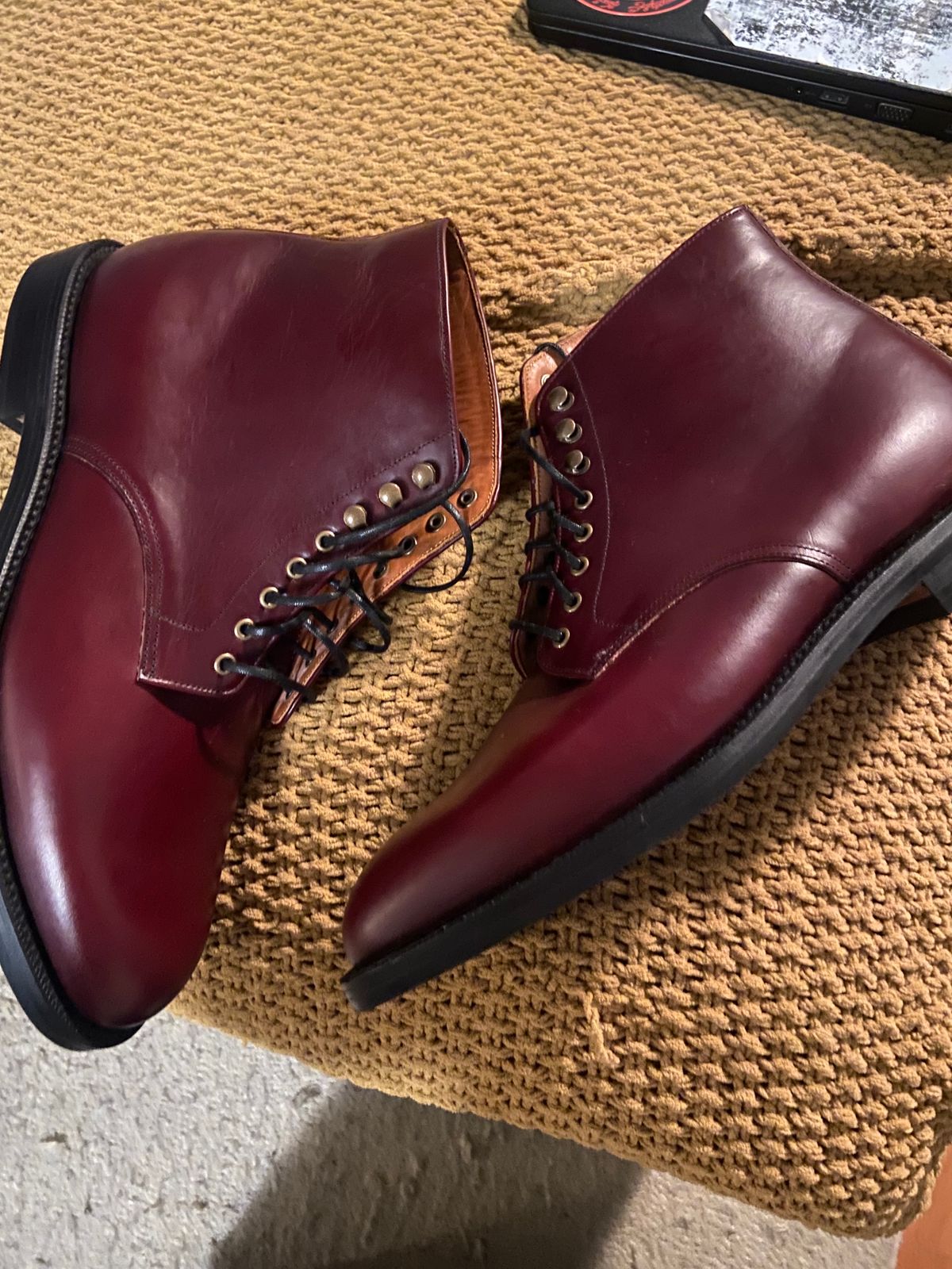 Photo by zanderrose on November 25, 2023 of the Grant Stone Edward Boot in Horween Burgundy Chromexcel.