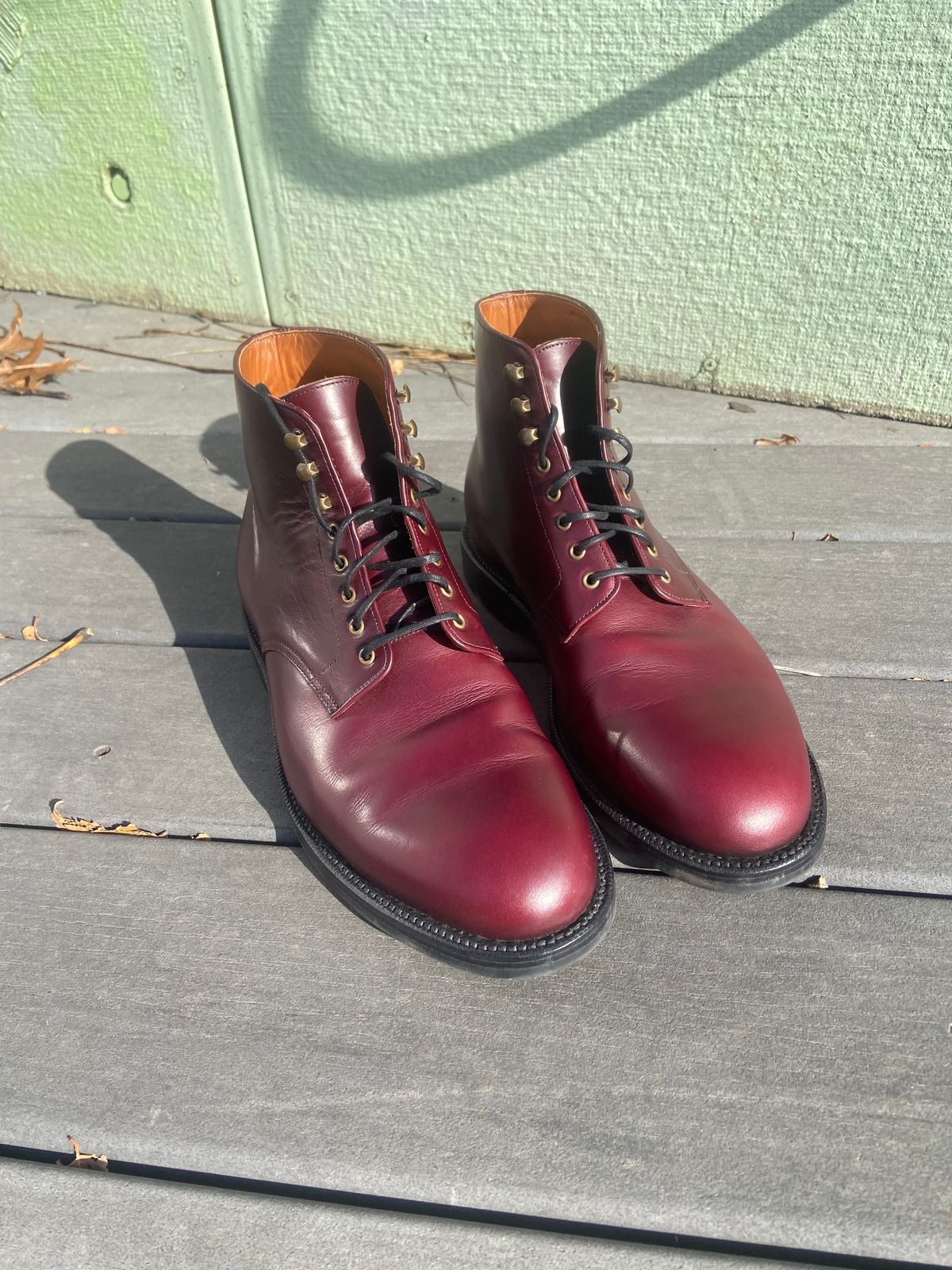 Photo by zanderrose on November 25, 2023 of the Grant Stone Edward Boot in Horween Burgundy Chromexcel.