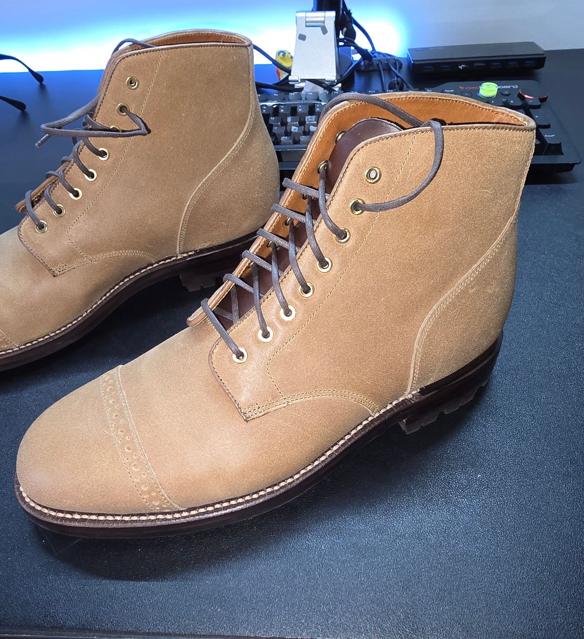 Photo by Gonzo on December 17, 2024 of the Grant Stone Garrison Boot in C.F. Stead Natural Waxy Commander Suede.