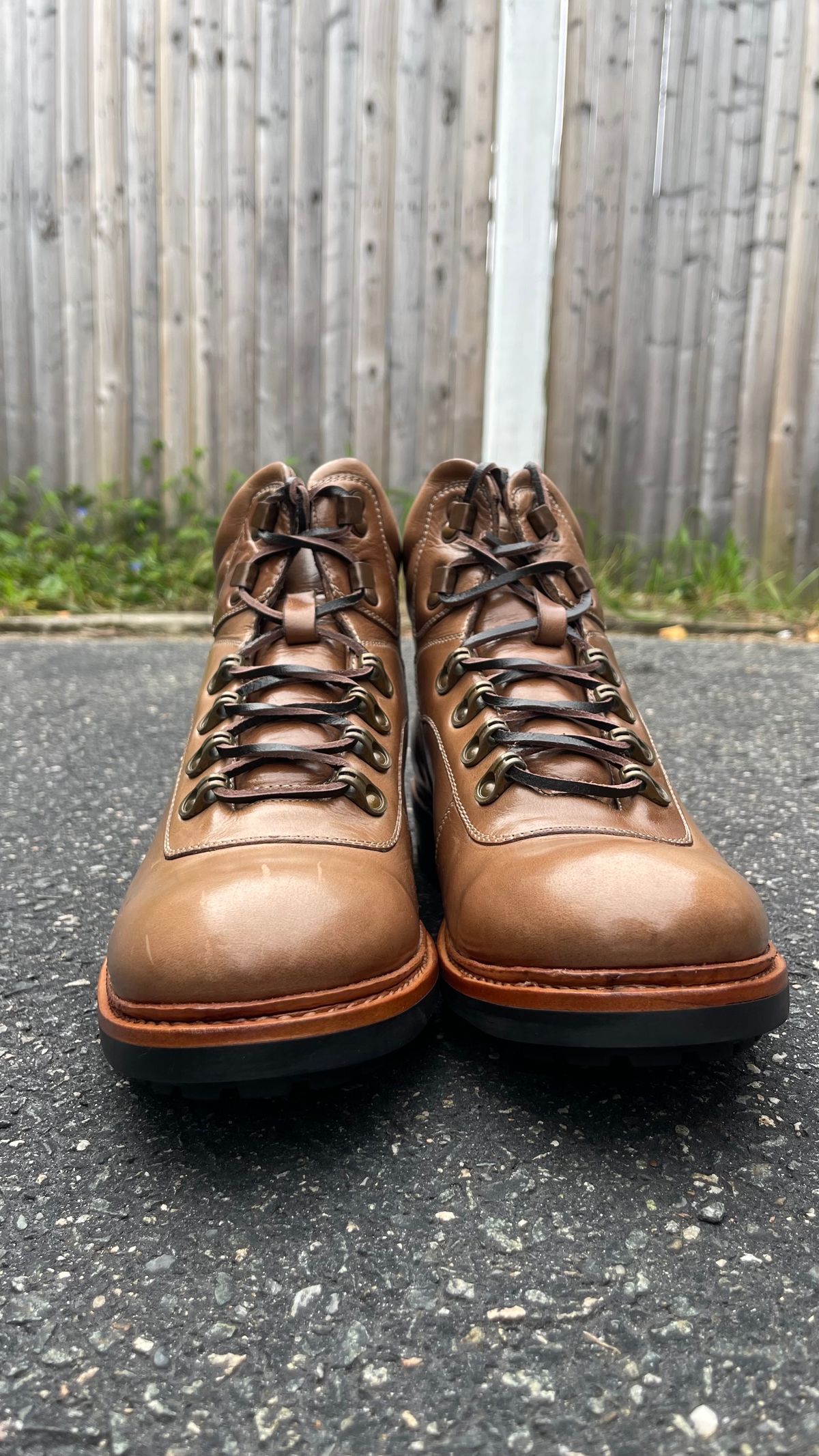 Photo by technolounge1001 on October 6, 2023 of the Blkbrd Shoemaker Bulwark Trek Boot in Horween Natural Chromexcel.