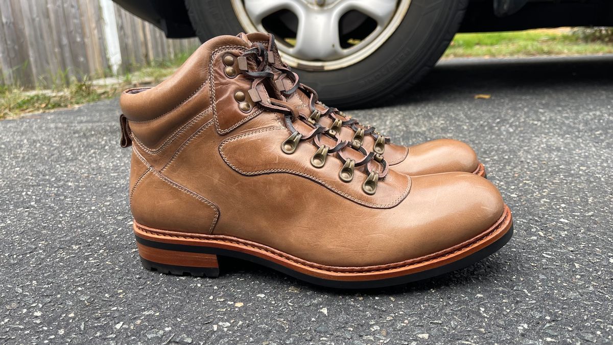 Photo by technolounge1001 on October 6, 2023 of the Blkbrd Shoemaker Bulwark Trek Boot in Horween Natural Chromexcel.