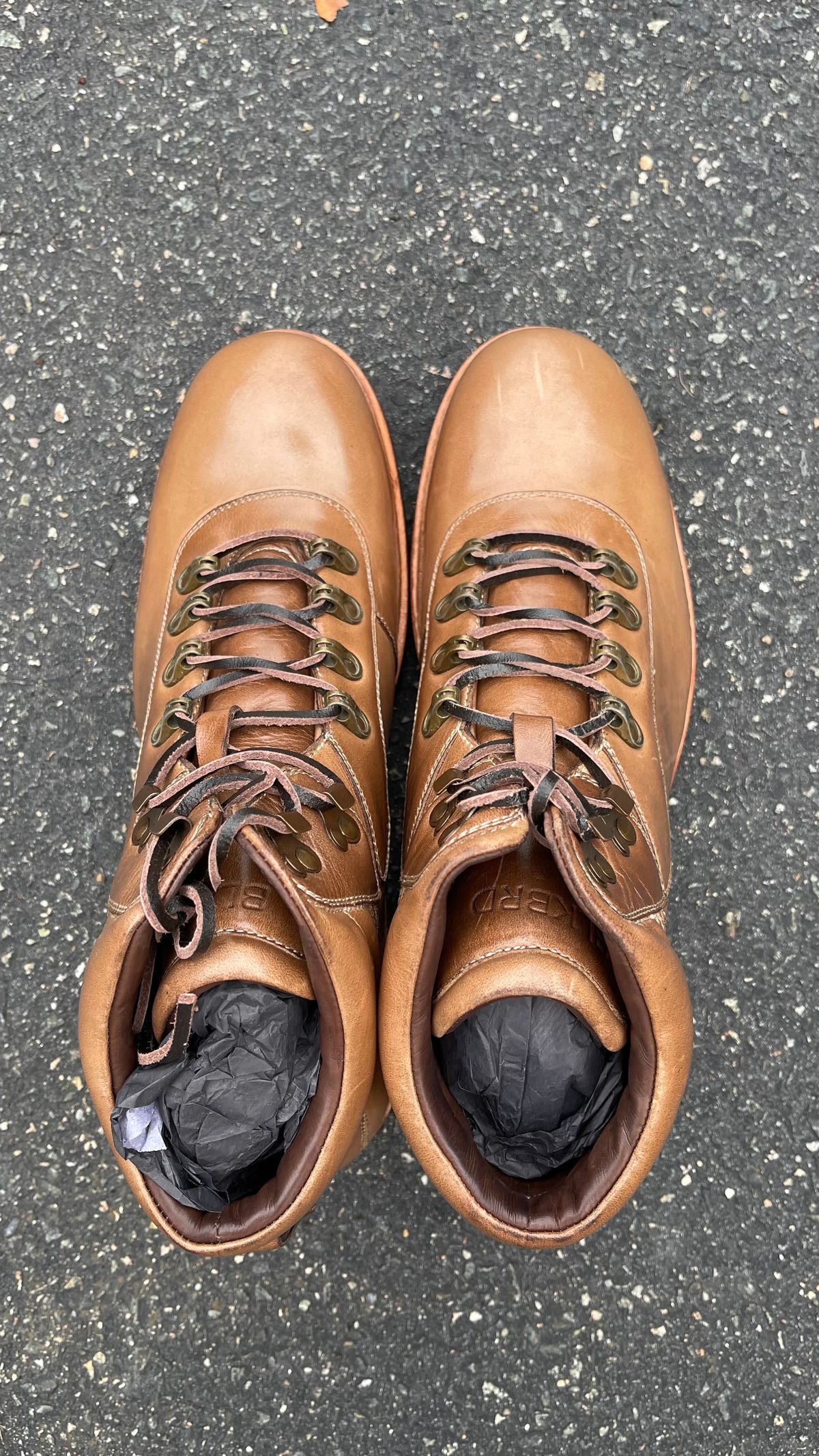 Photo by technolounge1001 on October 6, 2023 of the Blkbrd Shoemaker Bulwark Trek Boot in Horween Natural Chromexcel.