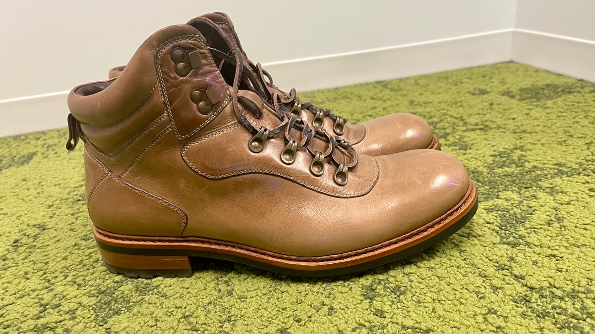 Photo by technolounge1001 on November 3, 2023 of the Blkbrd Shoemaker Bulwark Trek Boot in Horween Natural Chromexcel.