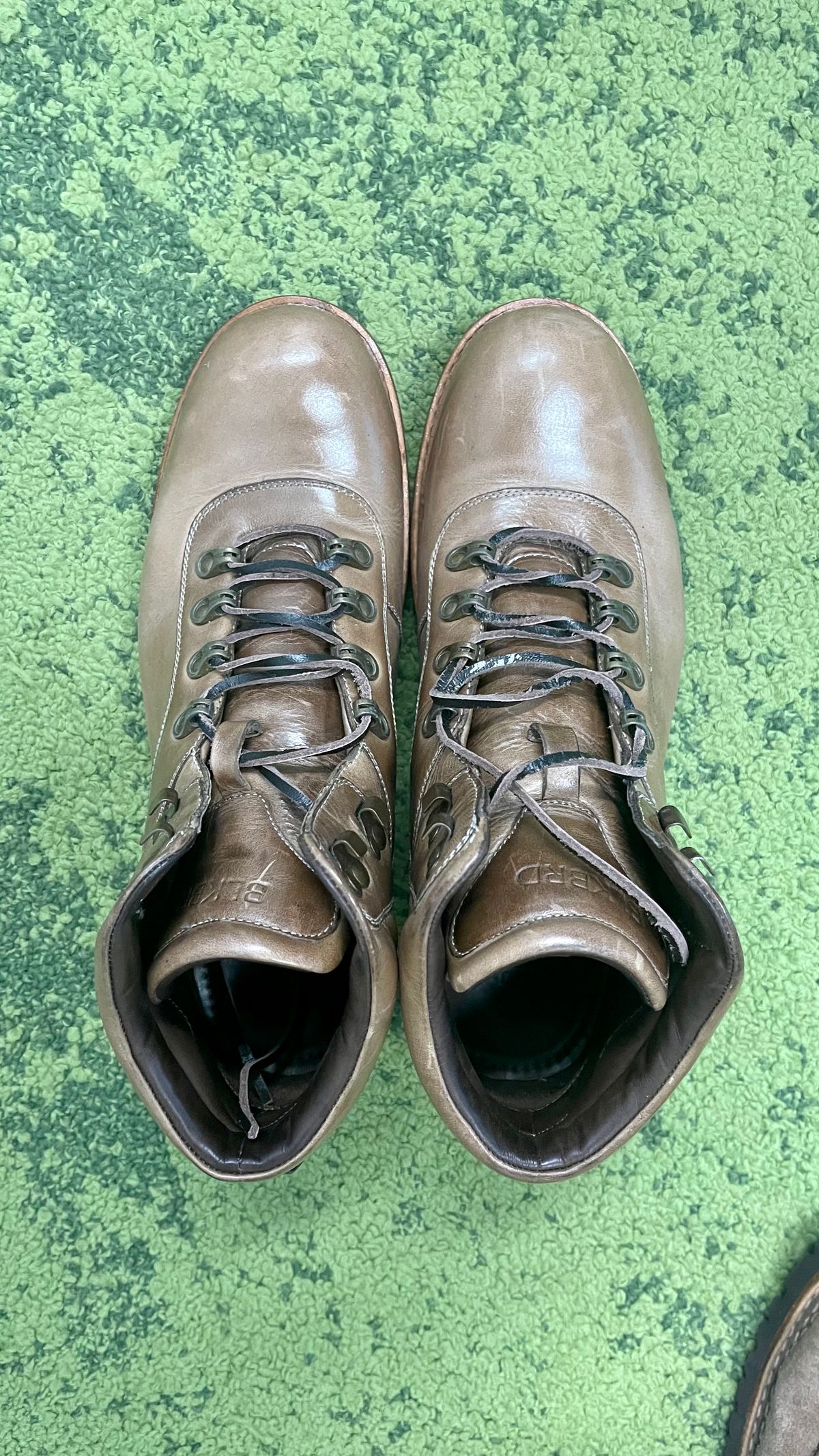 Photo by technolounge1001 on November 3, 2023 of the Blkbrd Shoemaker Bulwark Trek Boot in Horween Natural Chromexcel.