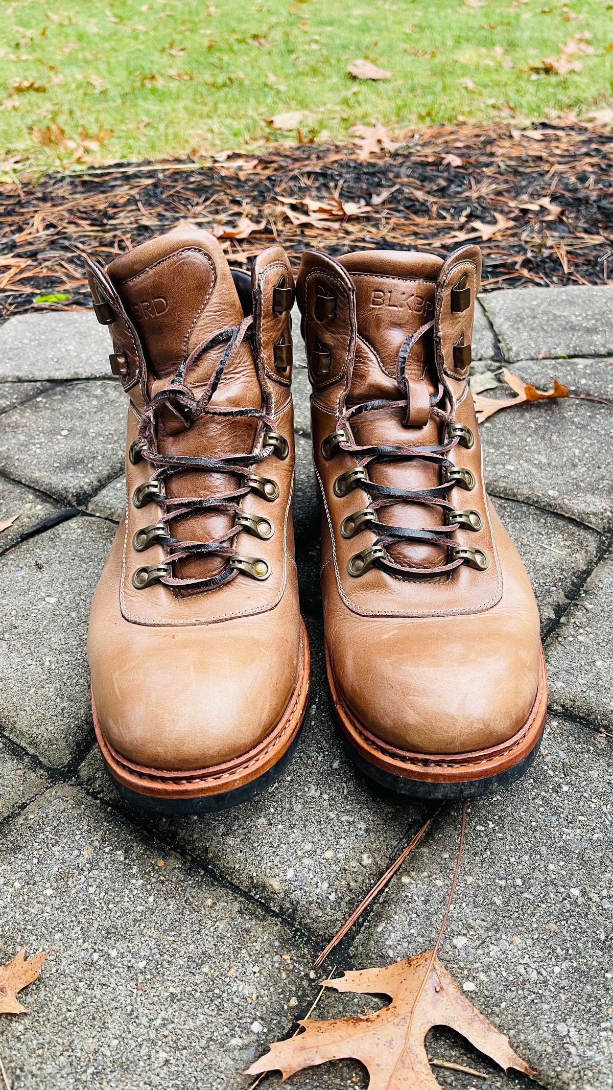 Photo by technolounge1001 on December 4, 2023 of the Blkbrd Shoemaker Bulwark Trek Boot in Horween Natural Chromexcel.