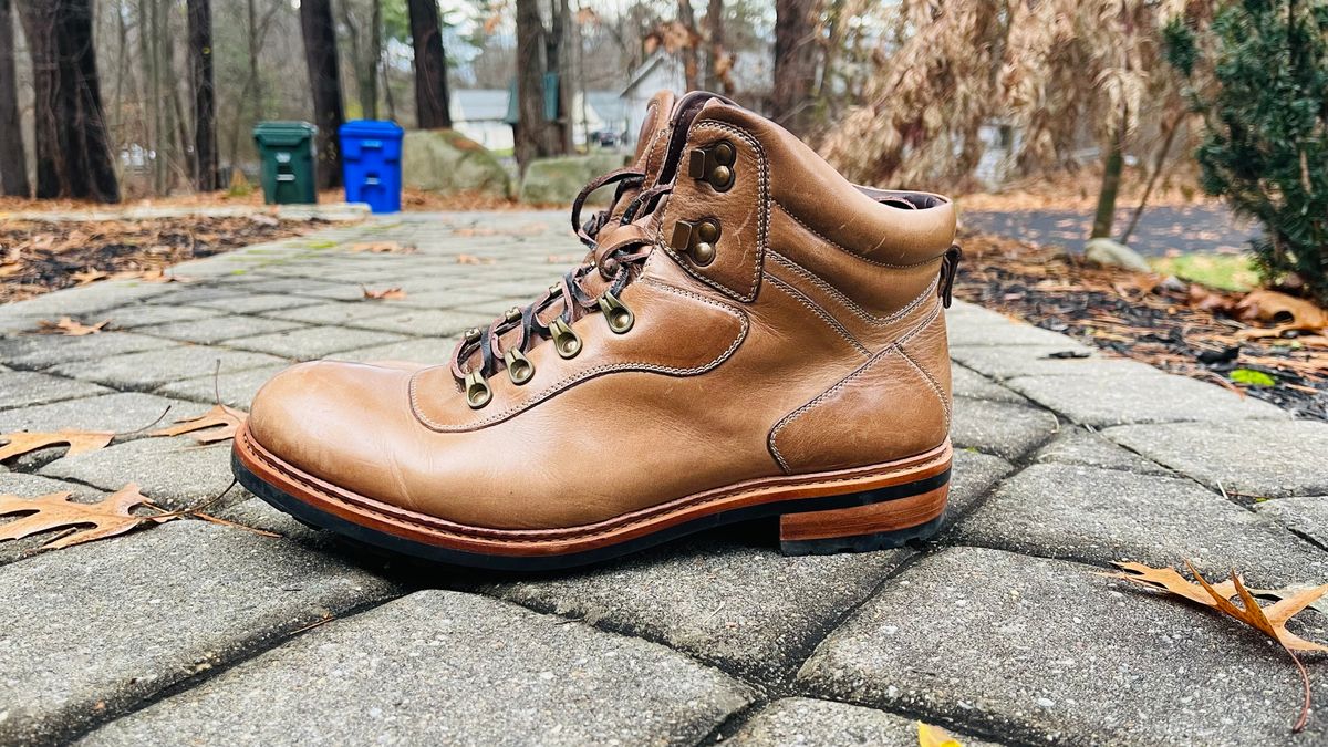 Photo by technolounge1001 on December 4, 2023 of the Blkbrd Shoemaker Bulwark Trek Boot in Horween Natural Chromexcel.